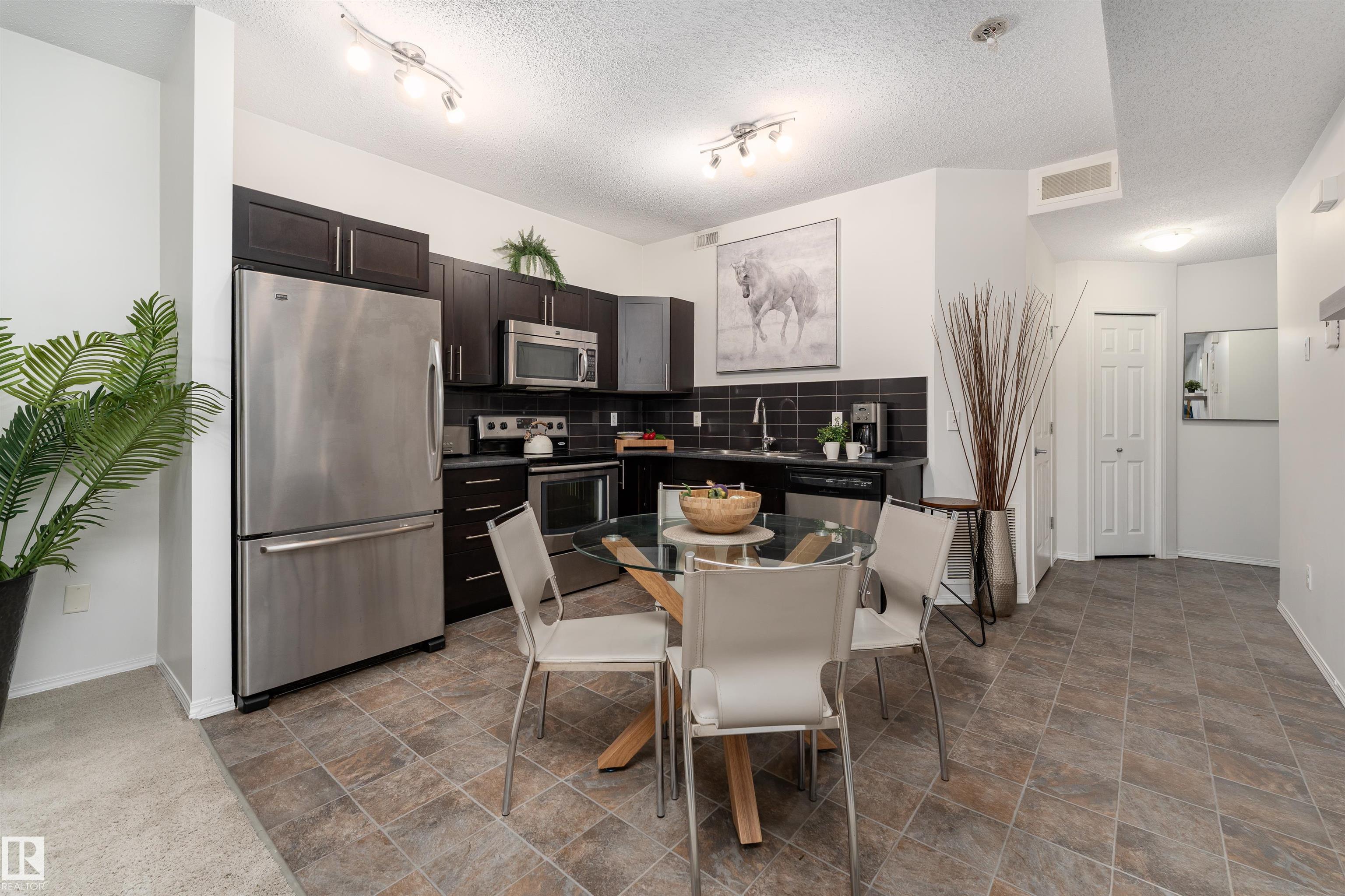 22 - 6520 2 Avenue SW, Charlesworth, Edmonton 