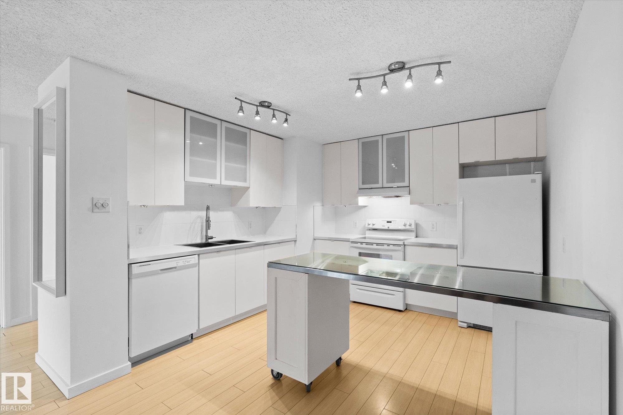 Photo 13 at 104 - 10175 114 Street NW, Wîhkwêntôwin, Edmonton