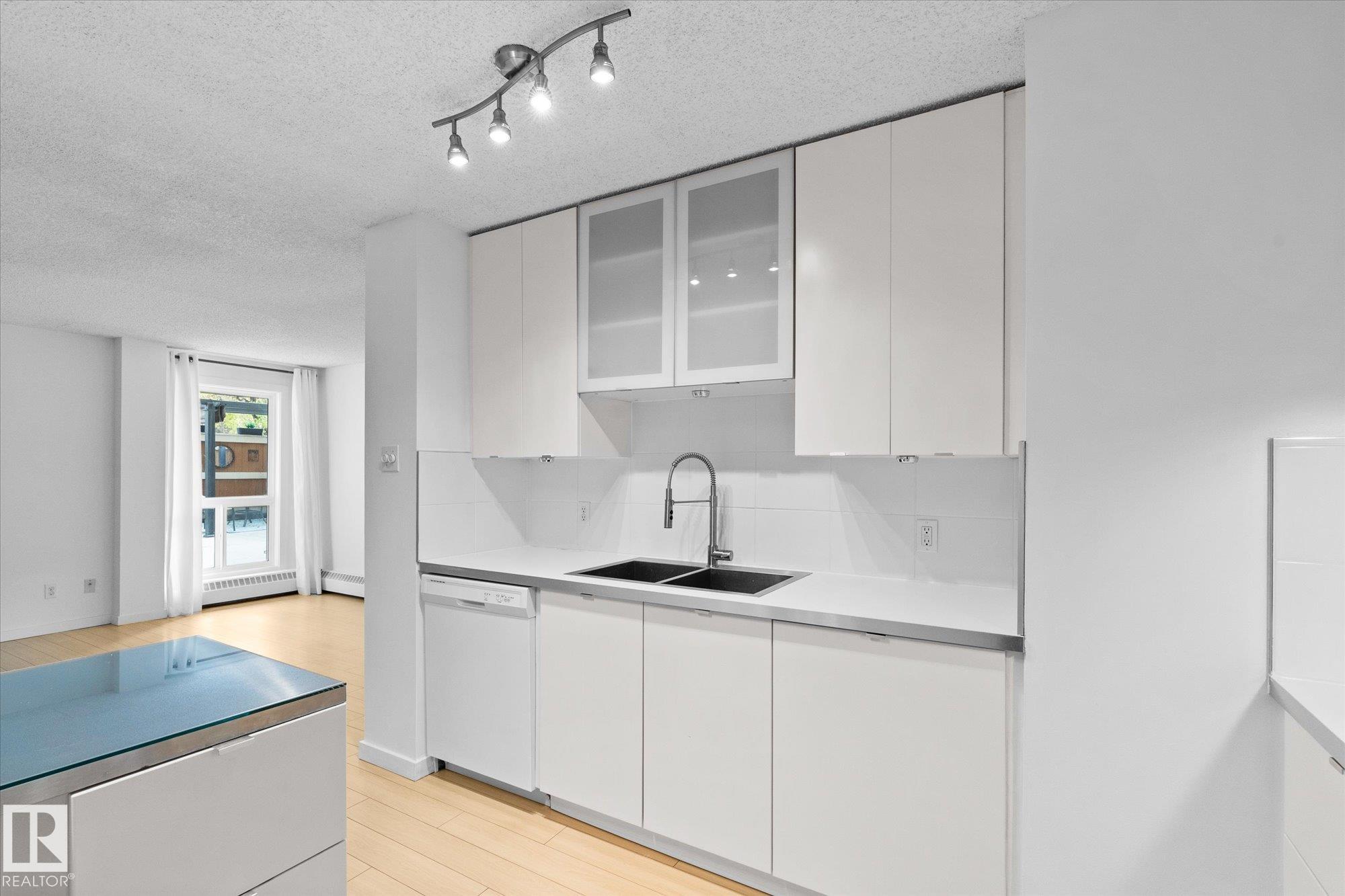 Photo 16 at 104 - 10175 114 Street NW, Wîhkwêntôwin, Edmonton