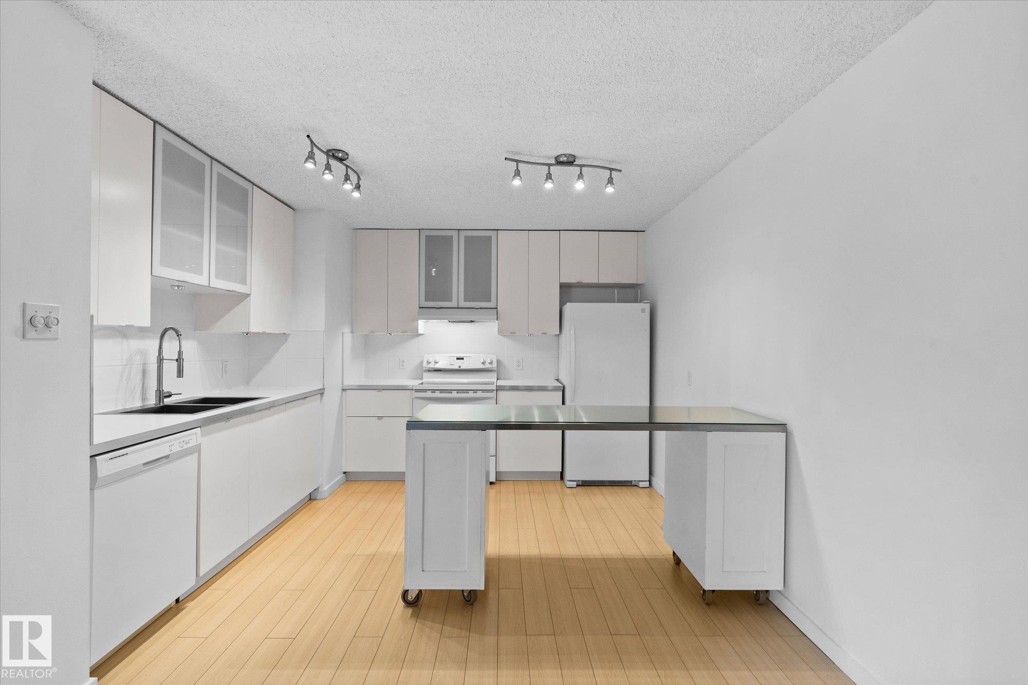 Photo 20 at 104 - 10175 114 Street NW, Wîhkwêntôwin, Edmonton