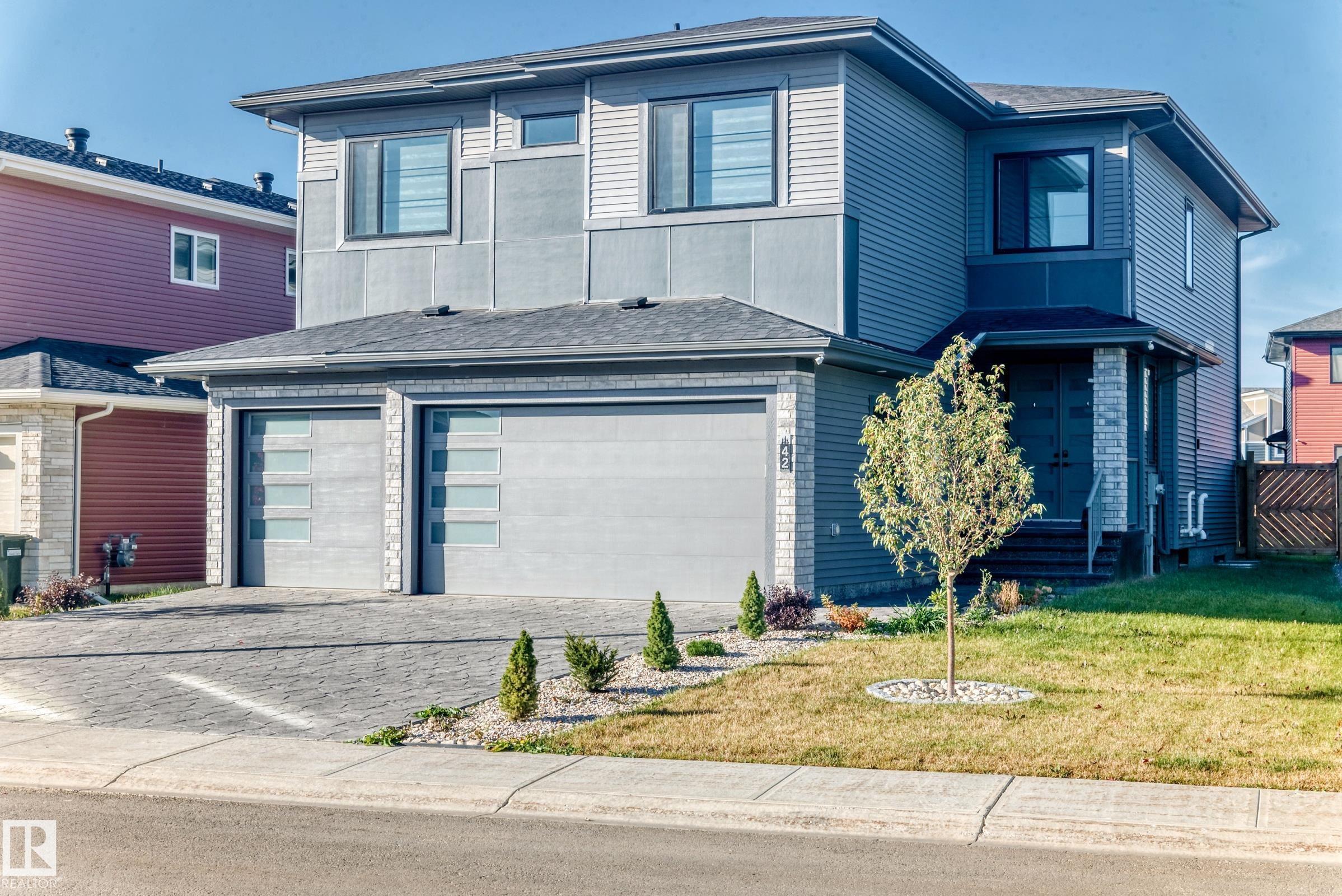 Photo 2 at 42 Elwyck Gate, Fenwyck, Spruce Grove
