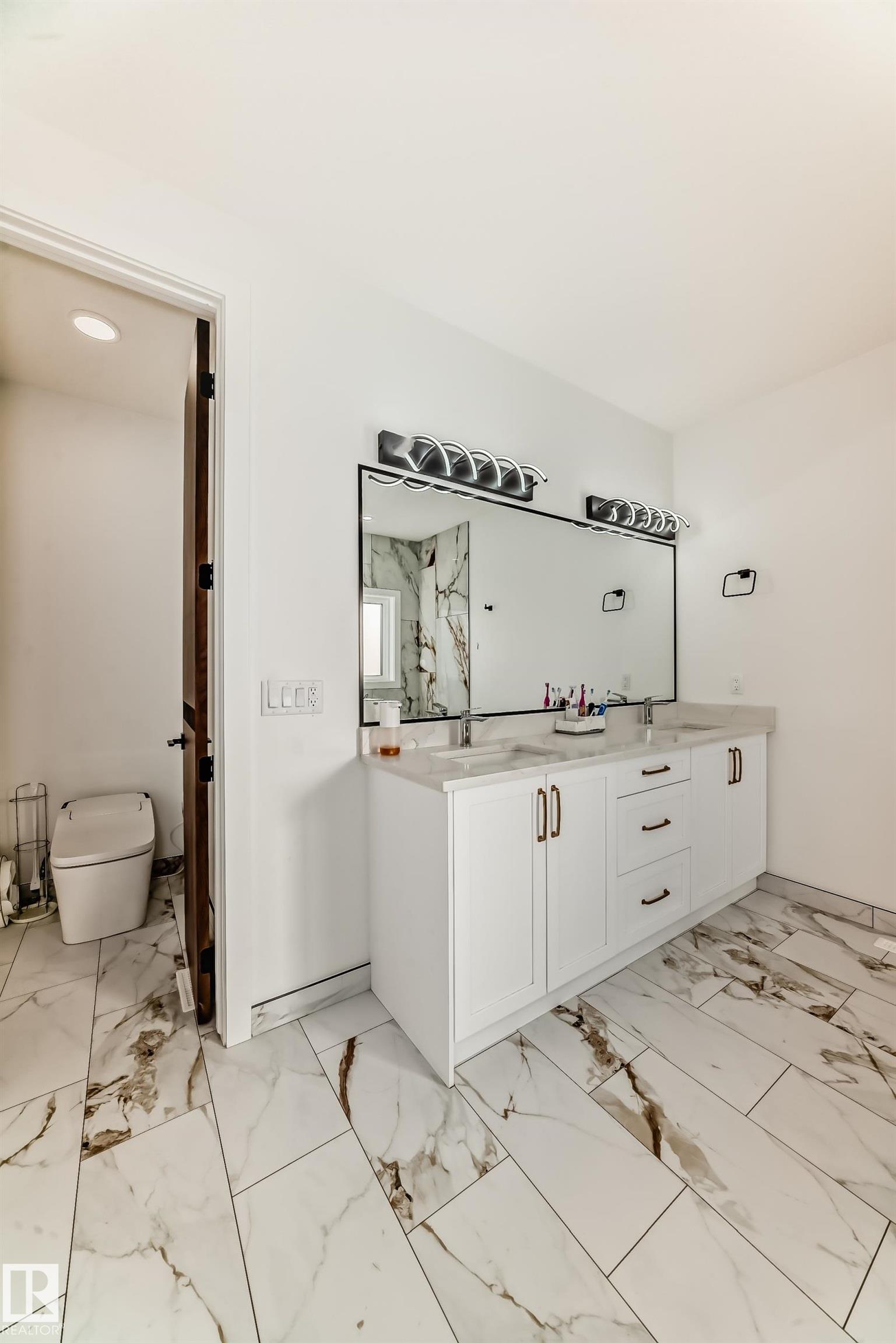 Photo 41 at 42 Elwyck Gate, Fenwyck, Spruce Grove