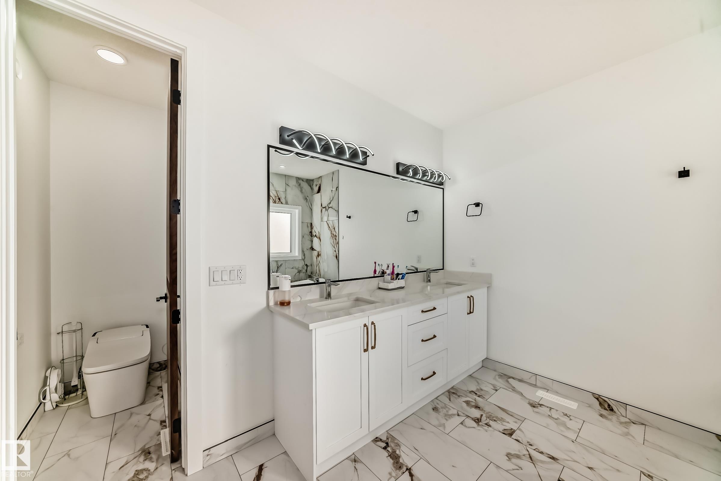 Photo 42 at 42 Elwyck Gate, Fenwyck, Spruce Grove