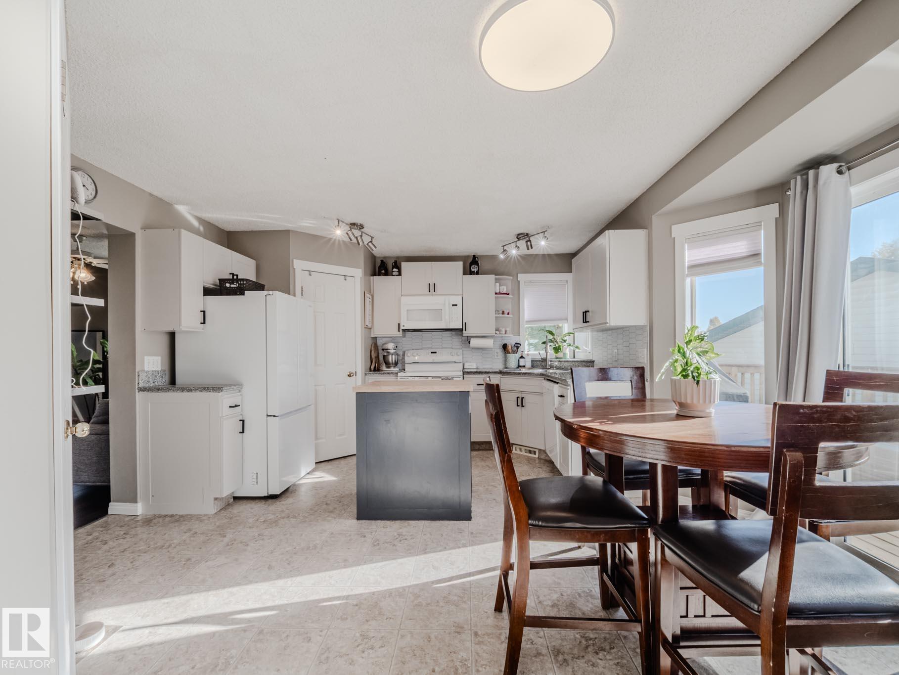 Photo 33 at 106 Heatherglen Crescent, Heatherglen, Spruce Grove