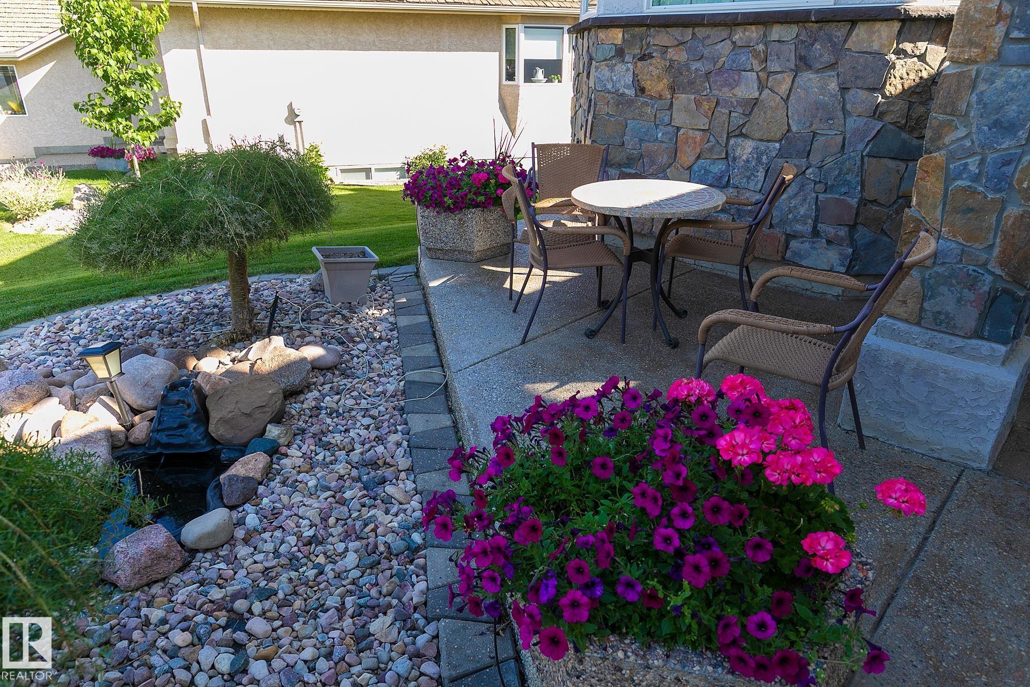 Photo 2 at 7 Kingsbury Crescent, Kingswood, St. Albert
