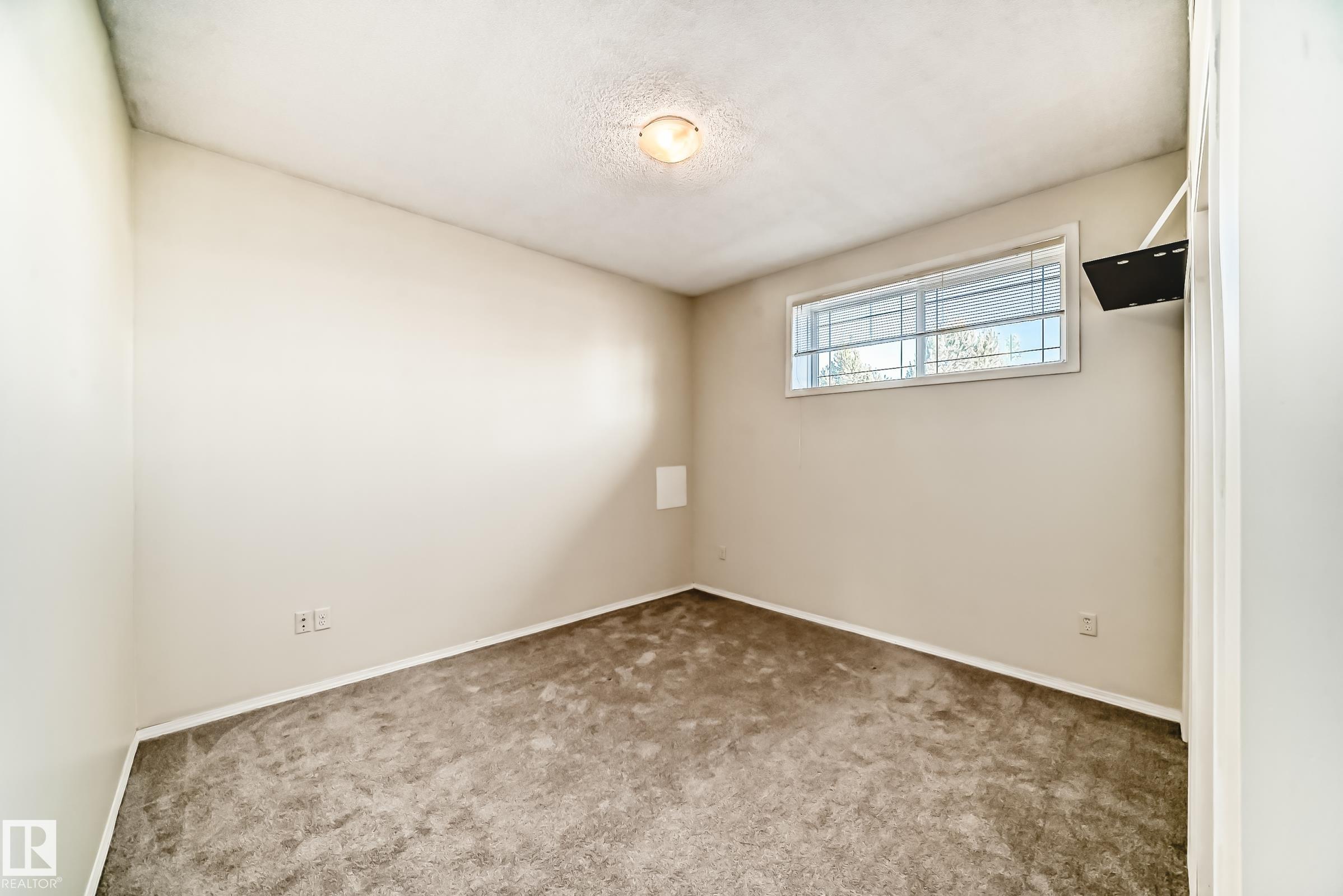 Photo 14 at 138 - 142 Selkirk Place, Suntree, Leduc