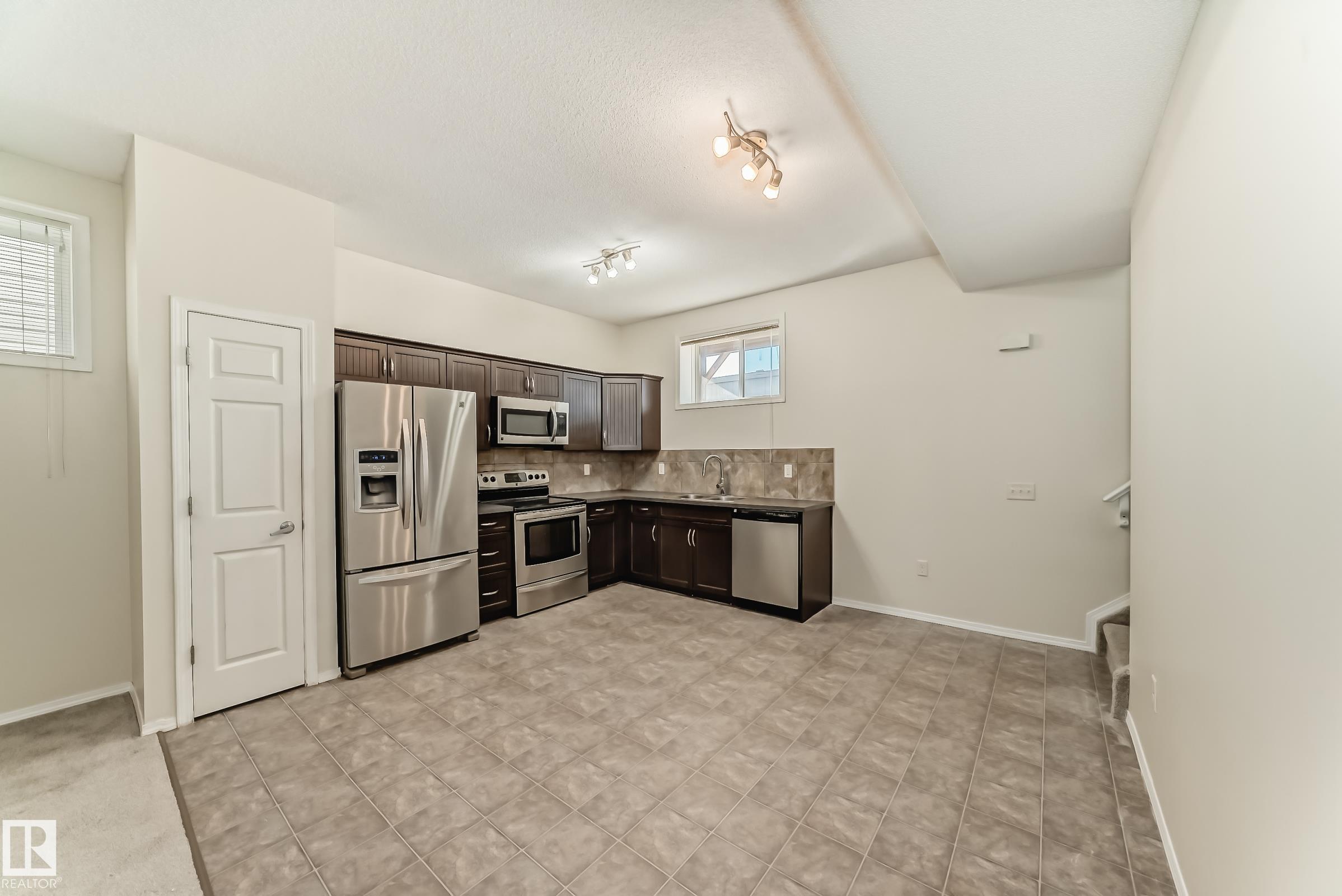 Photo 7 at 138 - 142 Selkirk Place, Suntree, Leduc