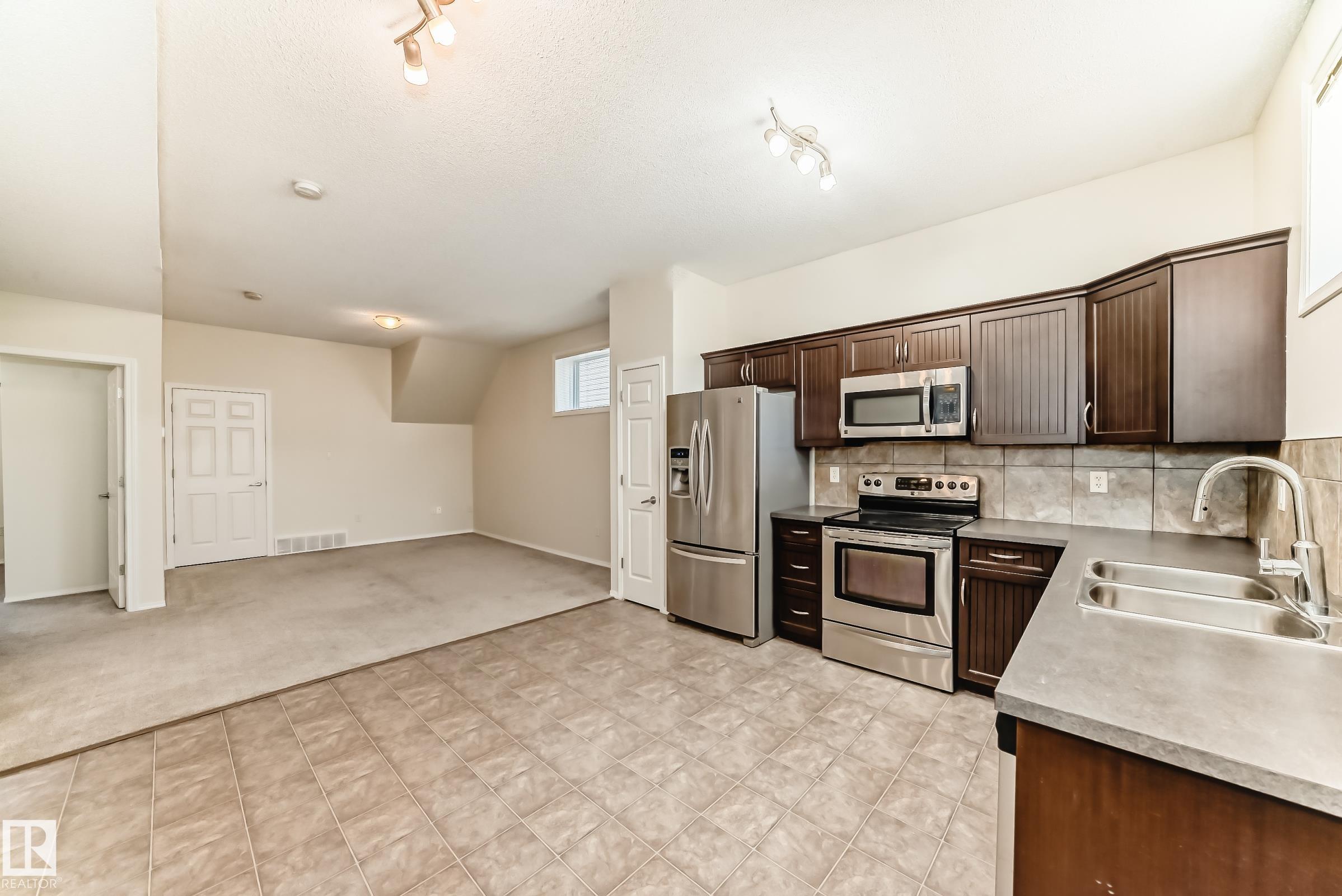 Photo 9 at 138 - 142 Selkirk Place, Suntree, Leduc