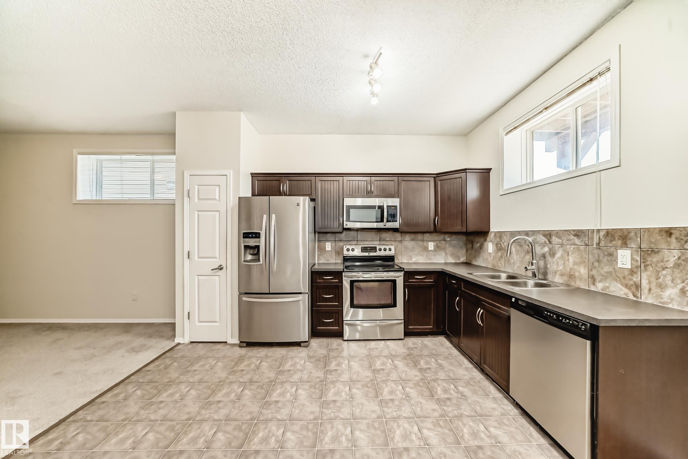 Photo 10 at 138 - 142 Selkirk Place, Suntree, Leduc