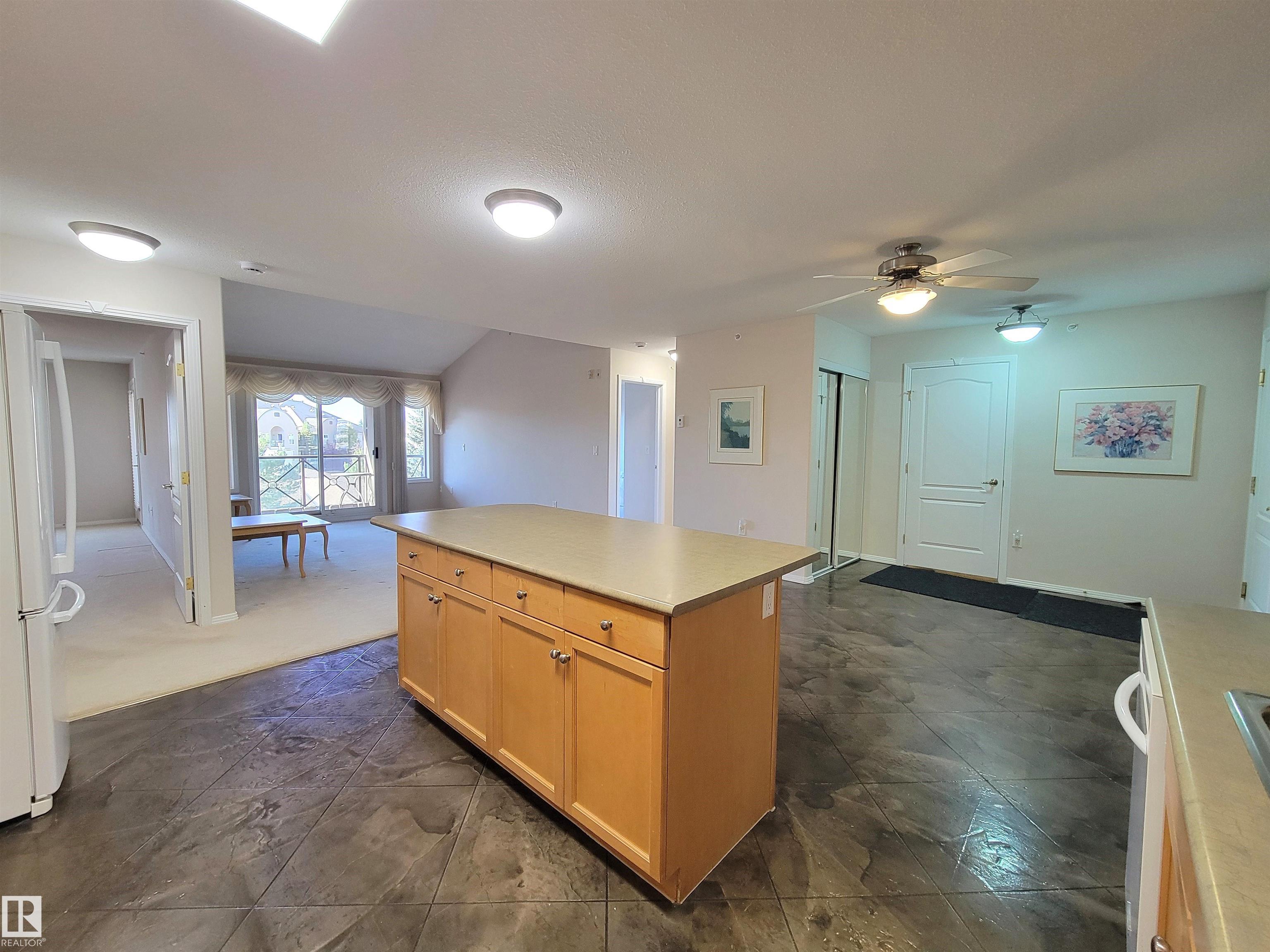 Photo 2 at 402 - 8942 156 Street NW, Meadowlark Park, Edmonton