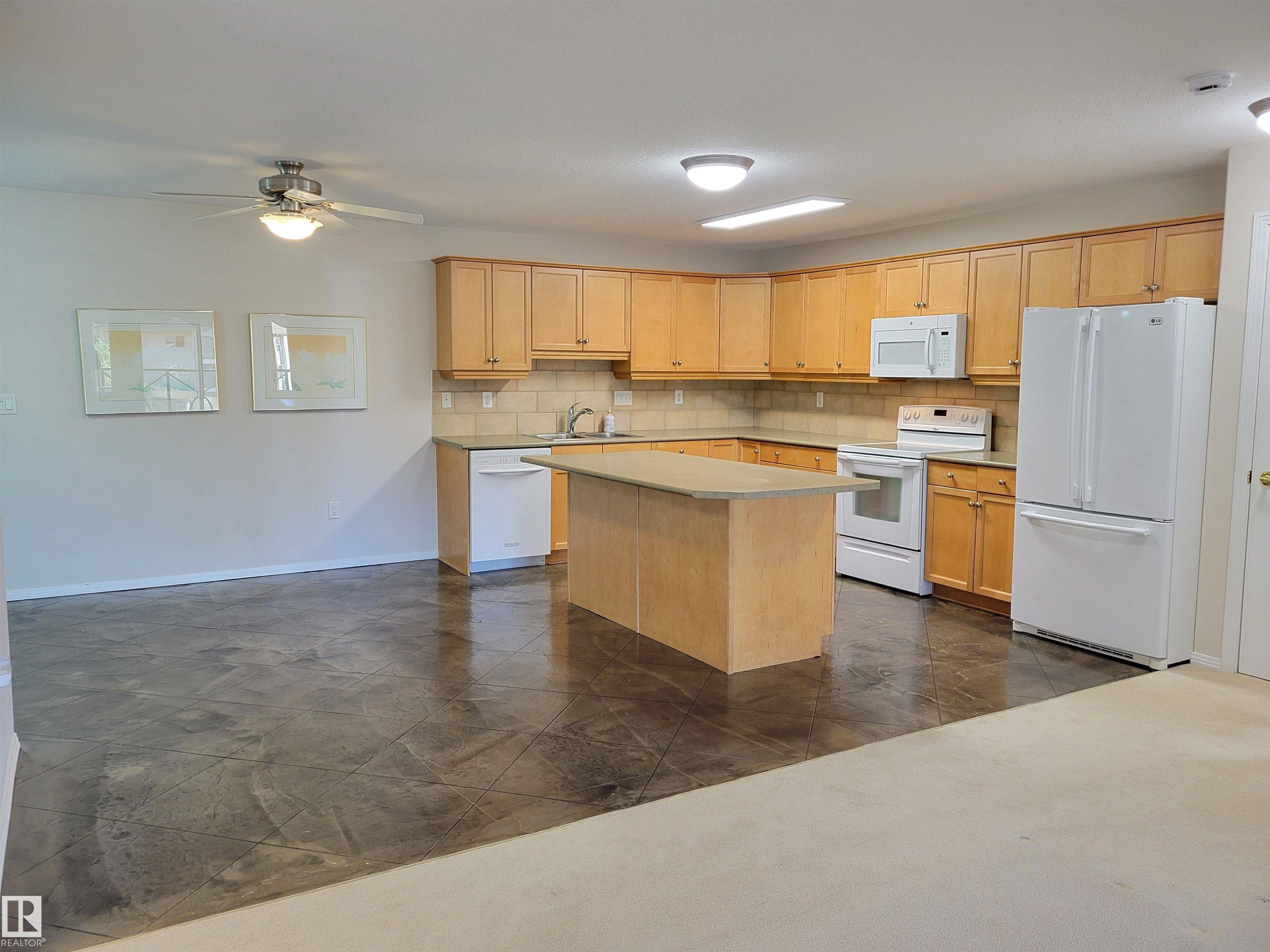 Photo 3 at 402 - 8942 156 Street NW, Meadowlark Park, Edmonton