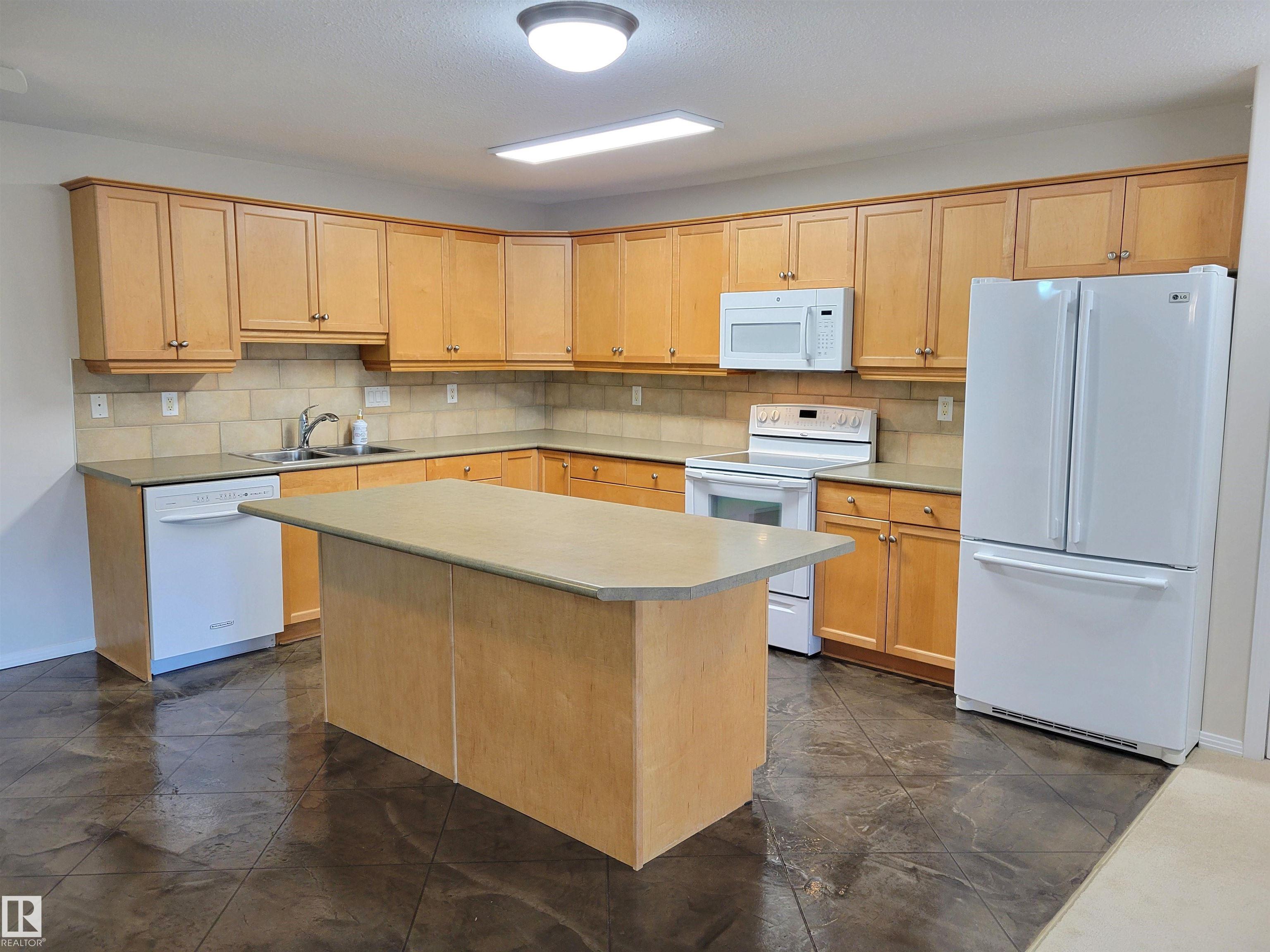 Photo 4 at 402 - 8942 156 Street NW, Meadowlark Park, Edmonton