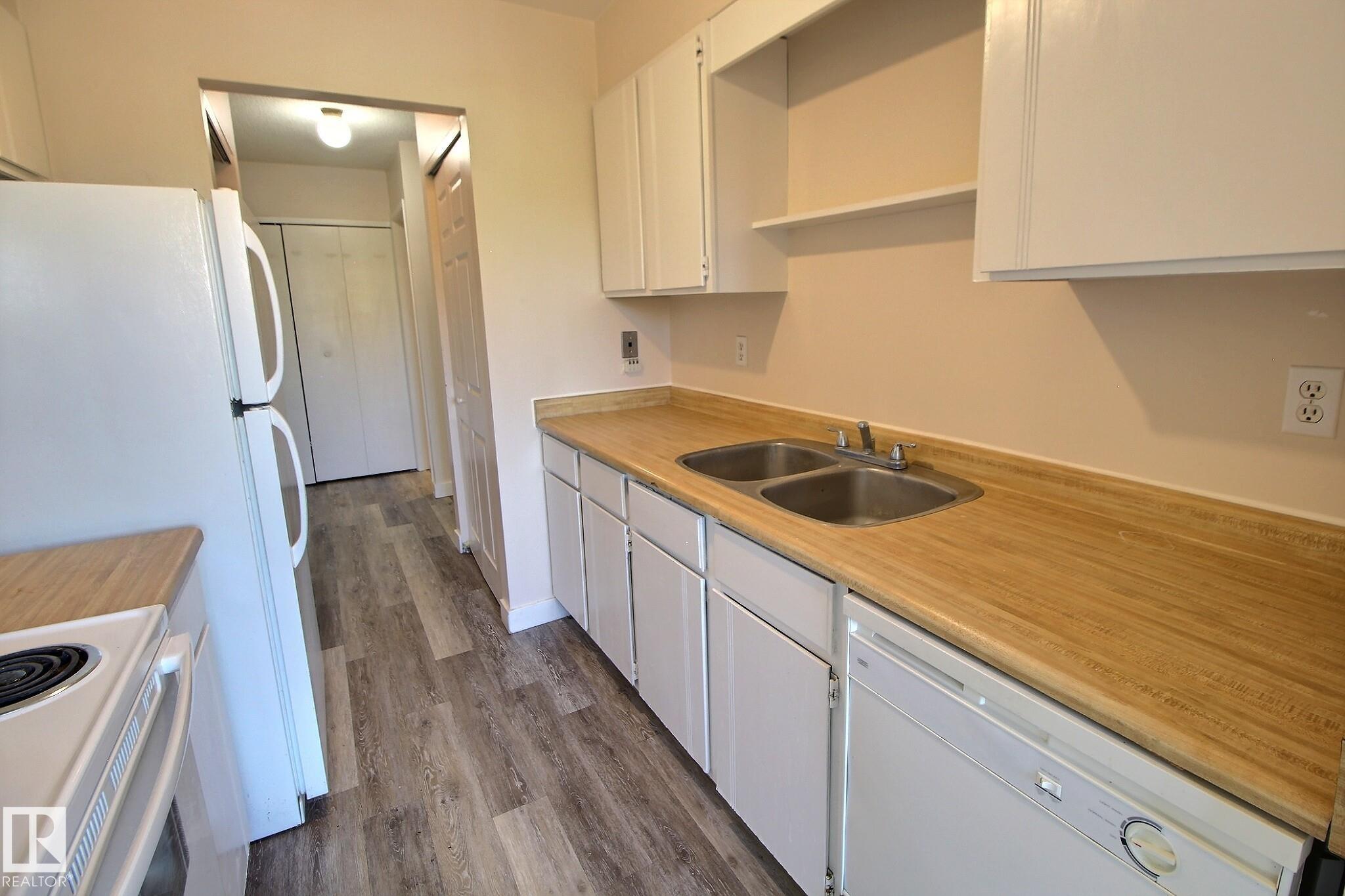 Photo 3 at 304 - 7203 171 Street NW, Callingwood North, Edmonton