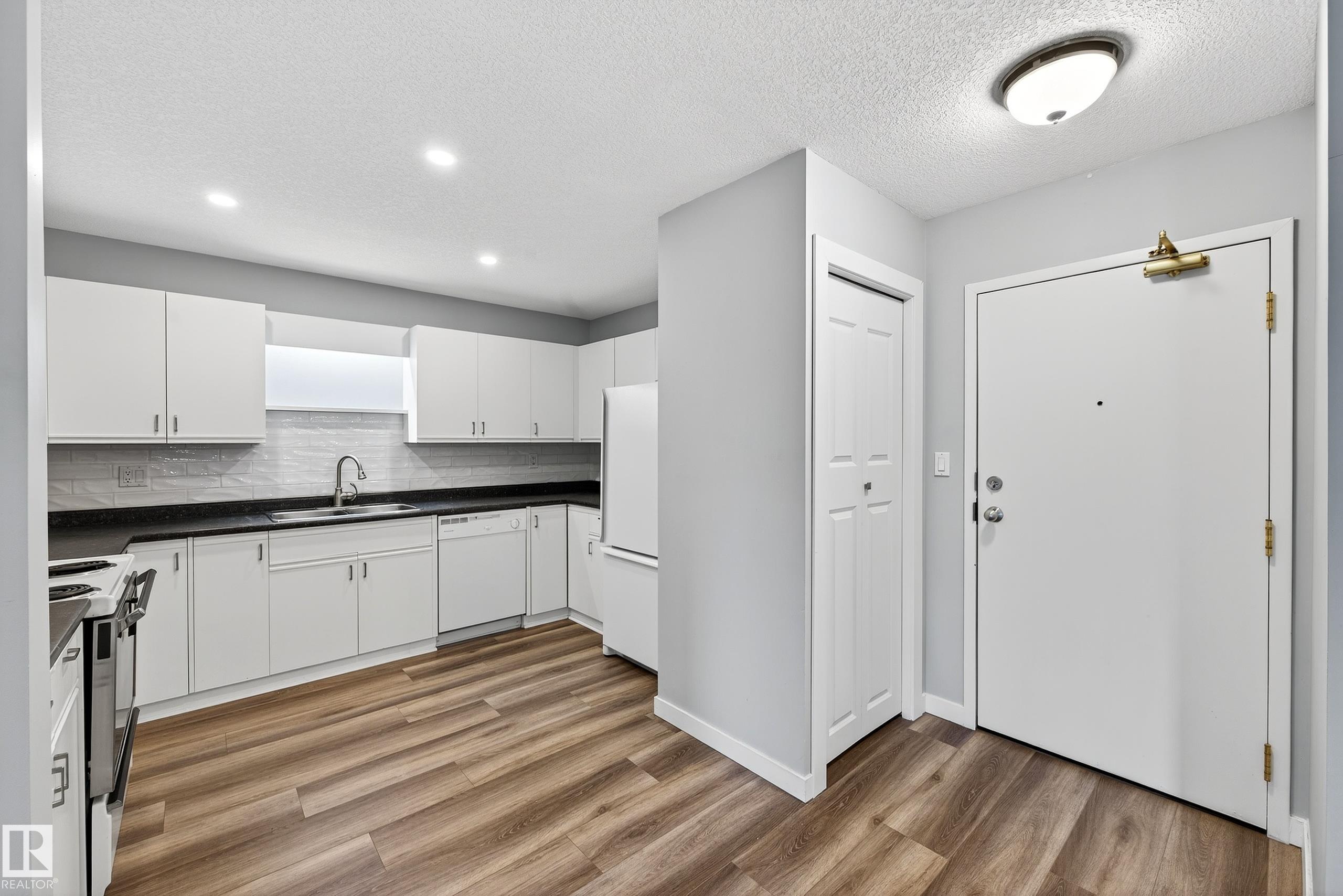Photo 6 at 309 - 9138 83 Avenue NW, Bonnie Doon, Edmonton