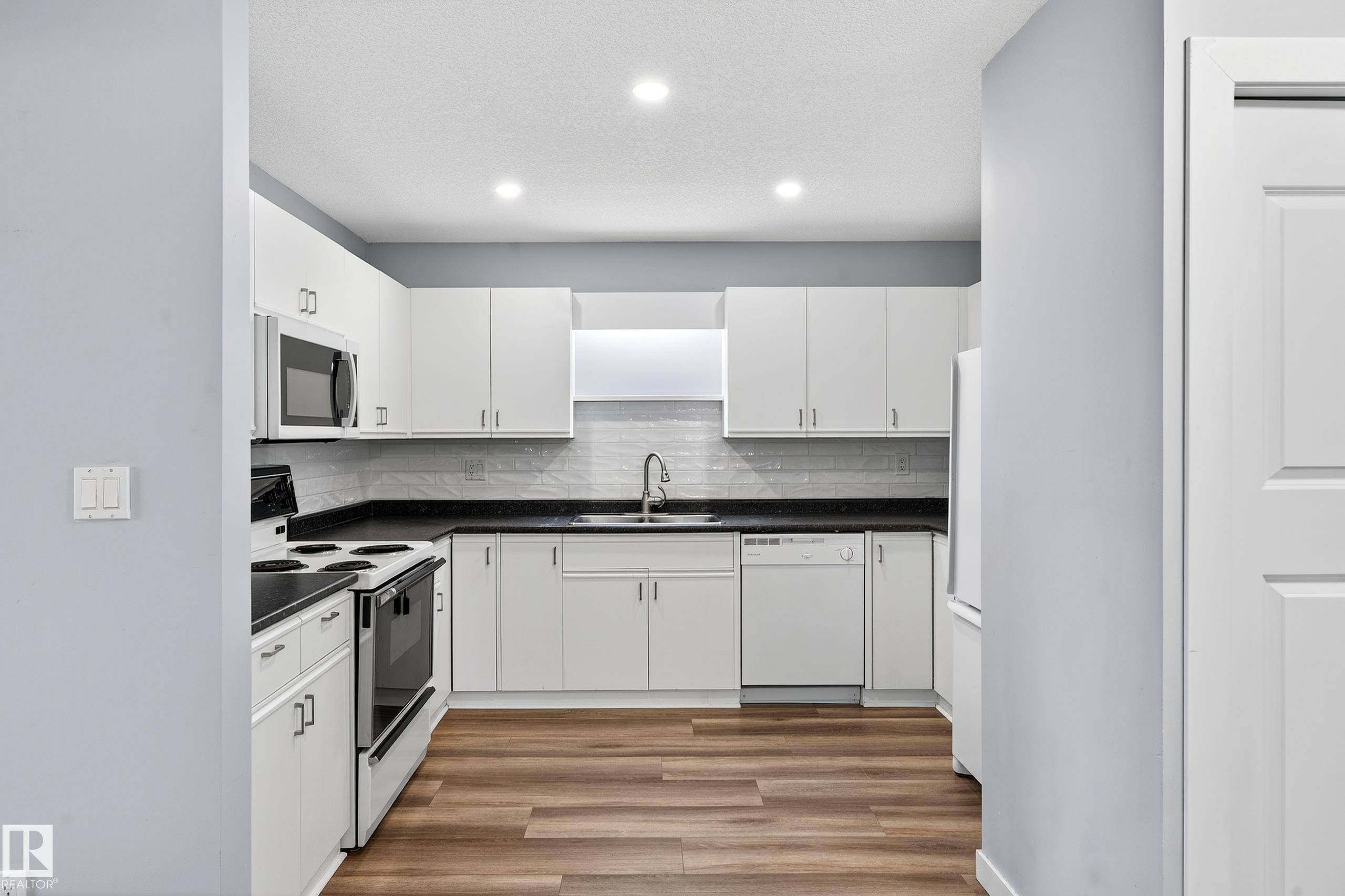 Photo 8 at 309 - 9138 83 Avenue NW, Bonnie Doon, Edmonton