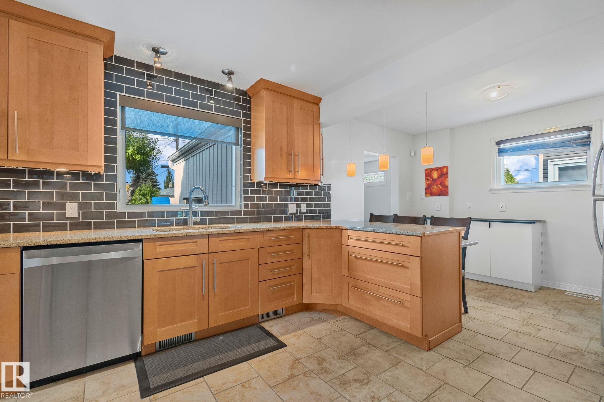 Photo 11 at 10950 117 Street NW, Queen Mary Park, Edmonton