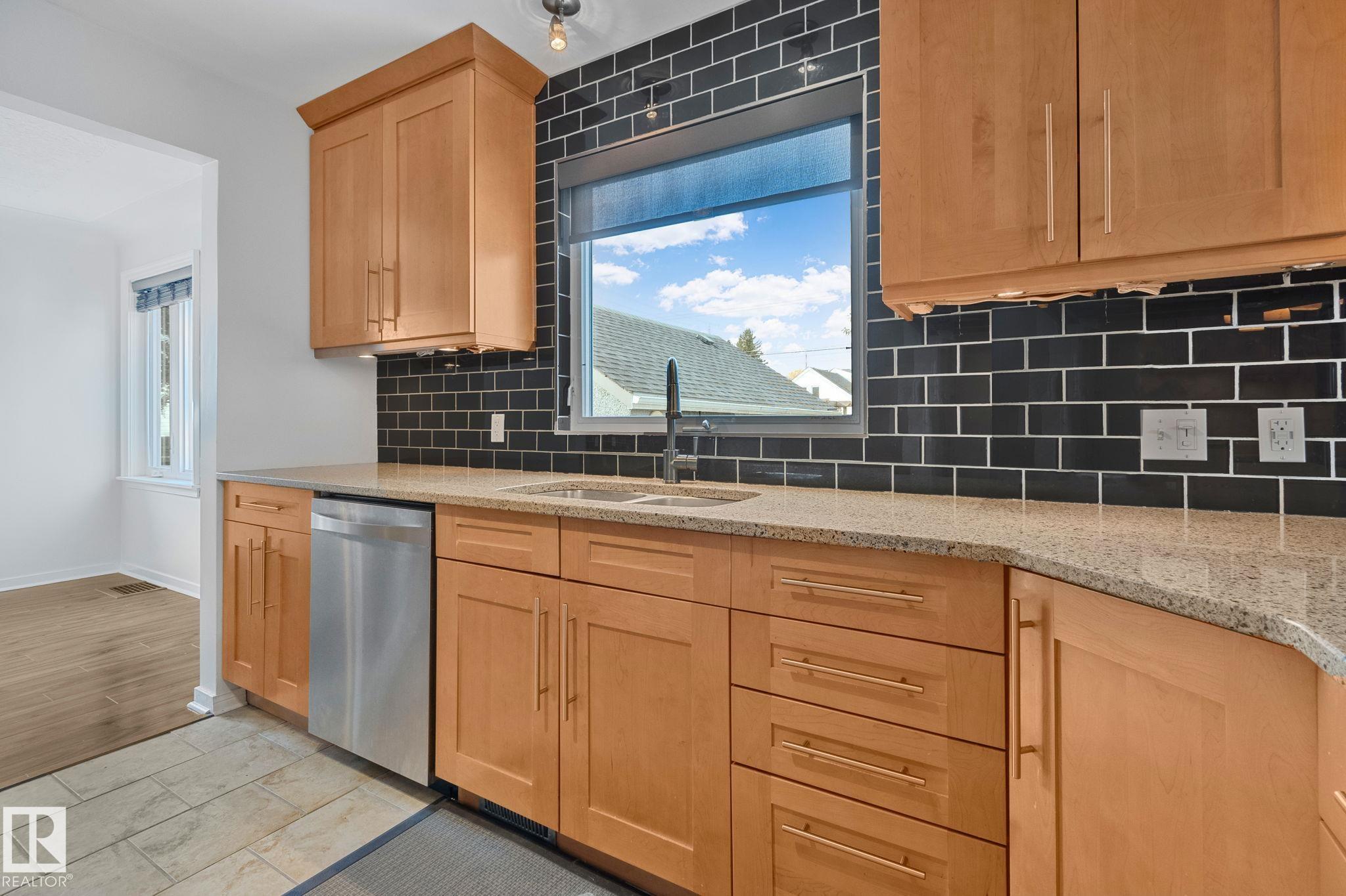 Photo 12 at 10950 117 Street NW, Queen Mary Park, Edmonton