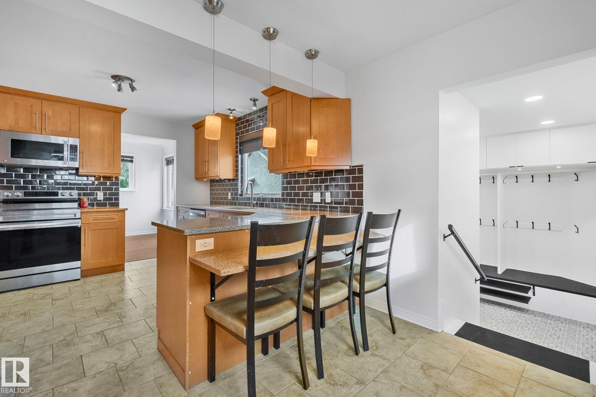 Photo 14 at 10950 117 Street NW, Queen Mary Park, Edmonton