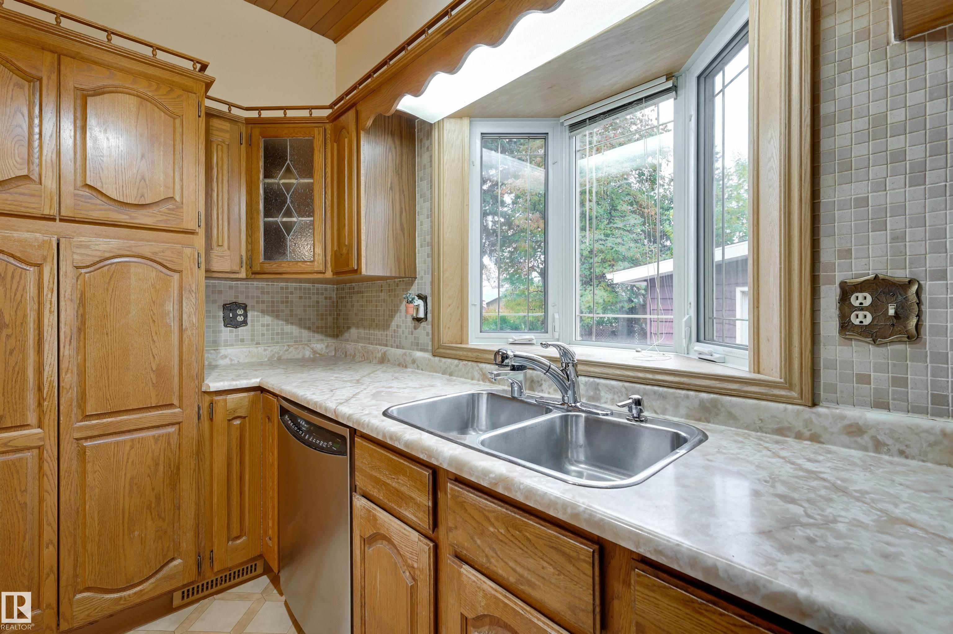 Photo 14 at 6211 148 Avenue NW, Mcleod, Edmonton