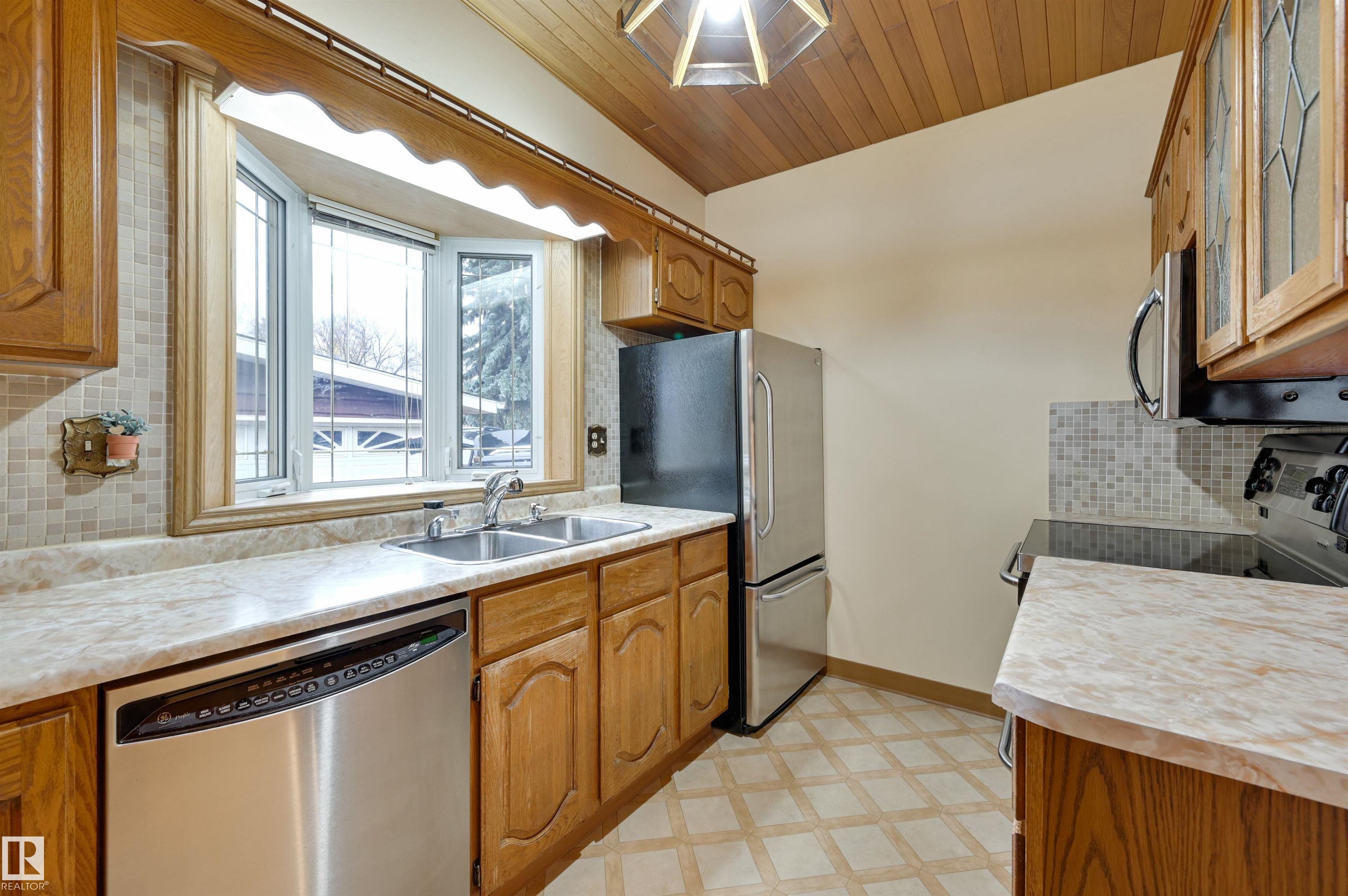 Photo 15 at 6211 148 Avenue NW, Mcleod, Edmonton