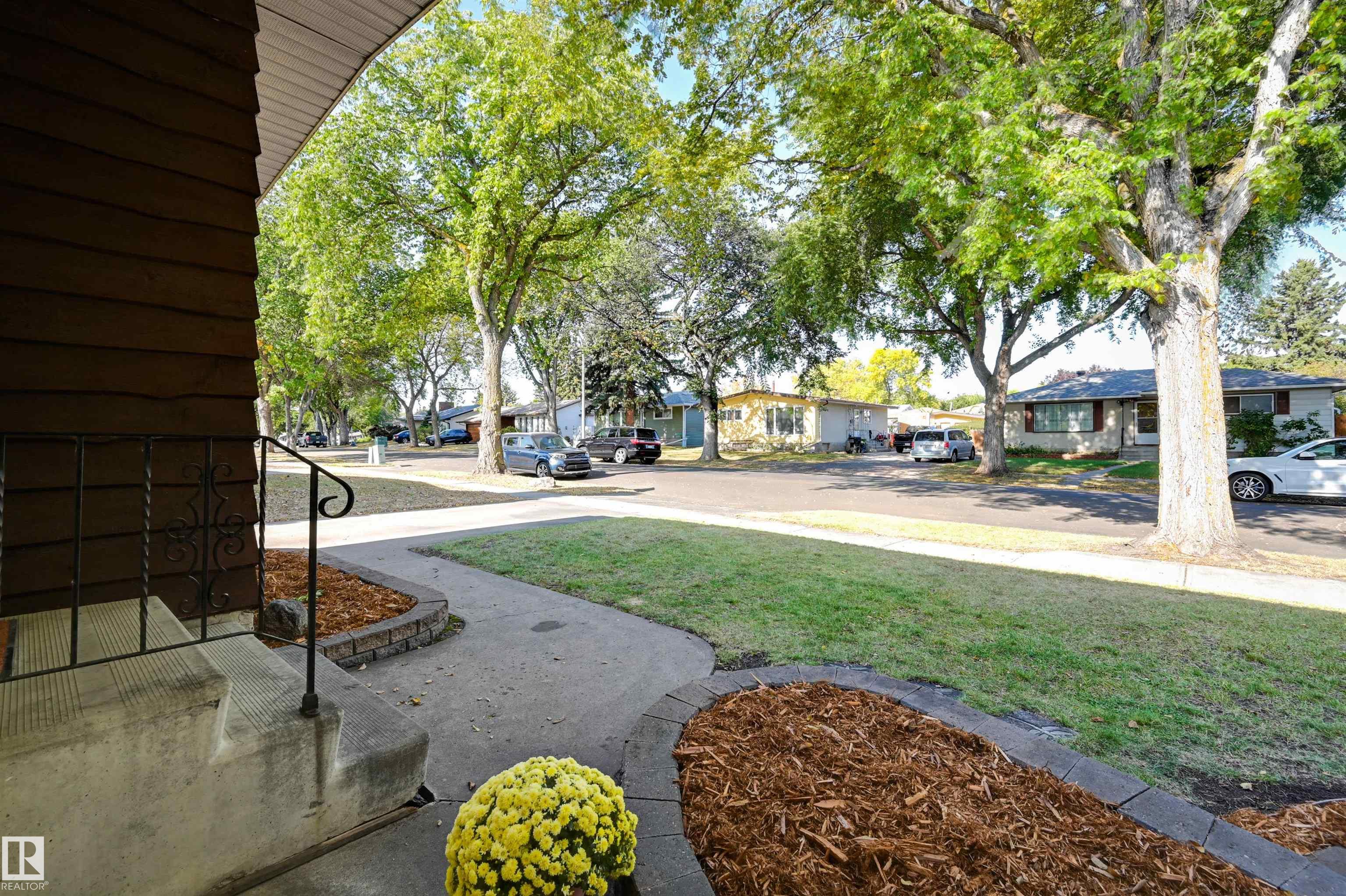 Photo 5 at 6211 148 Avenue NW, Mcleod, Edmonton