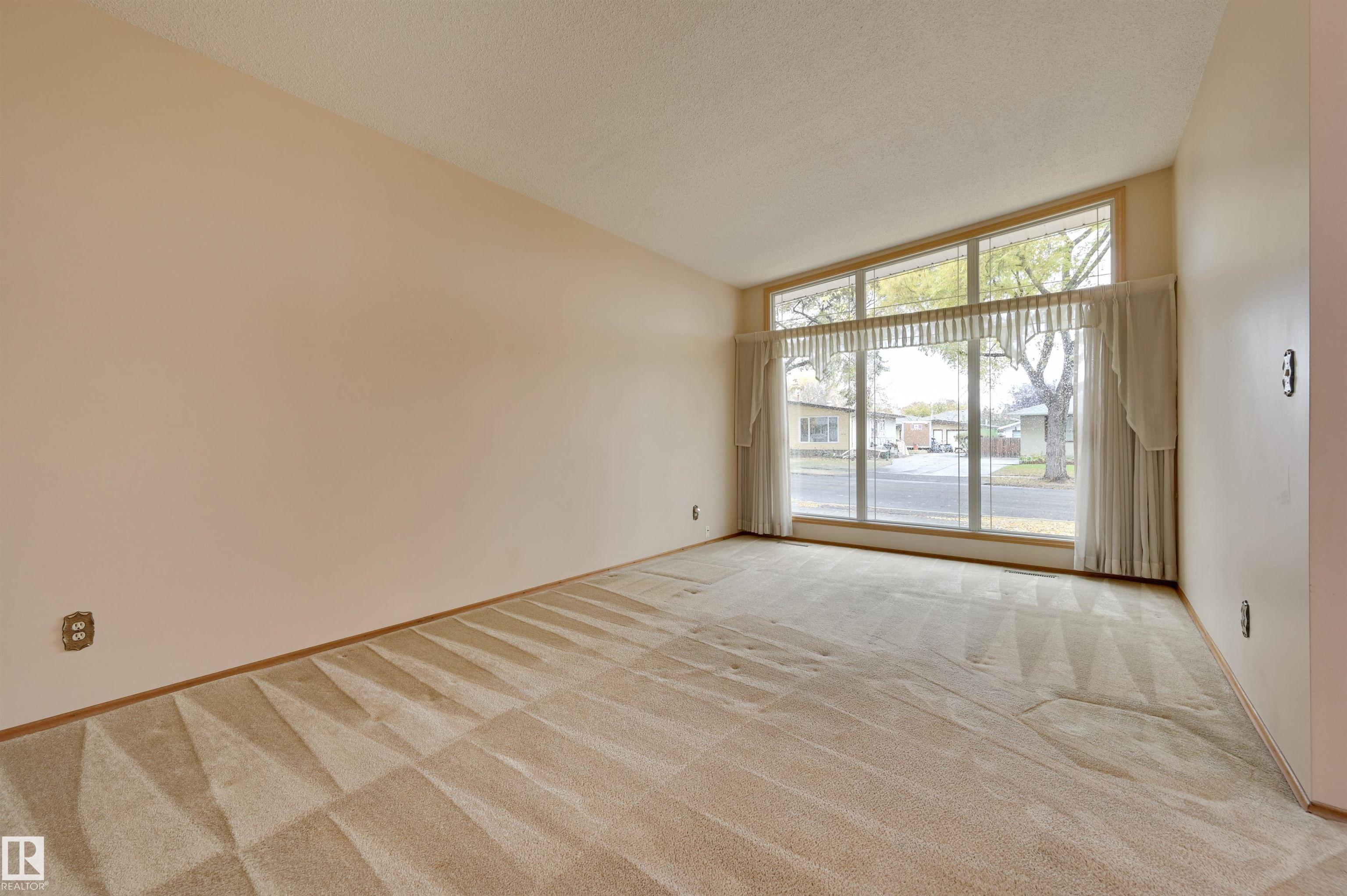 Photo 8 at 6211 148 Avenue NW, Mcleod, Edmonton