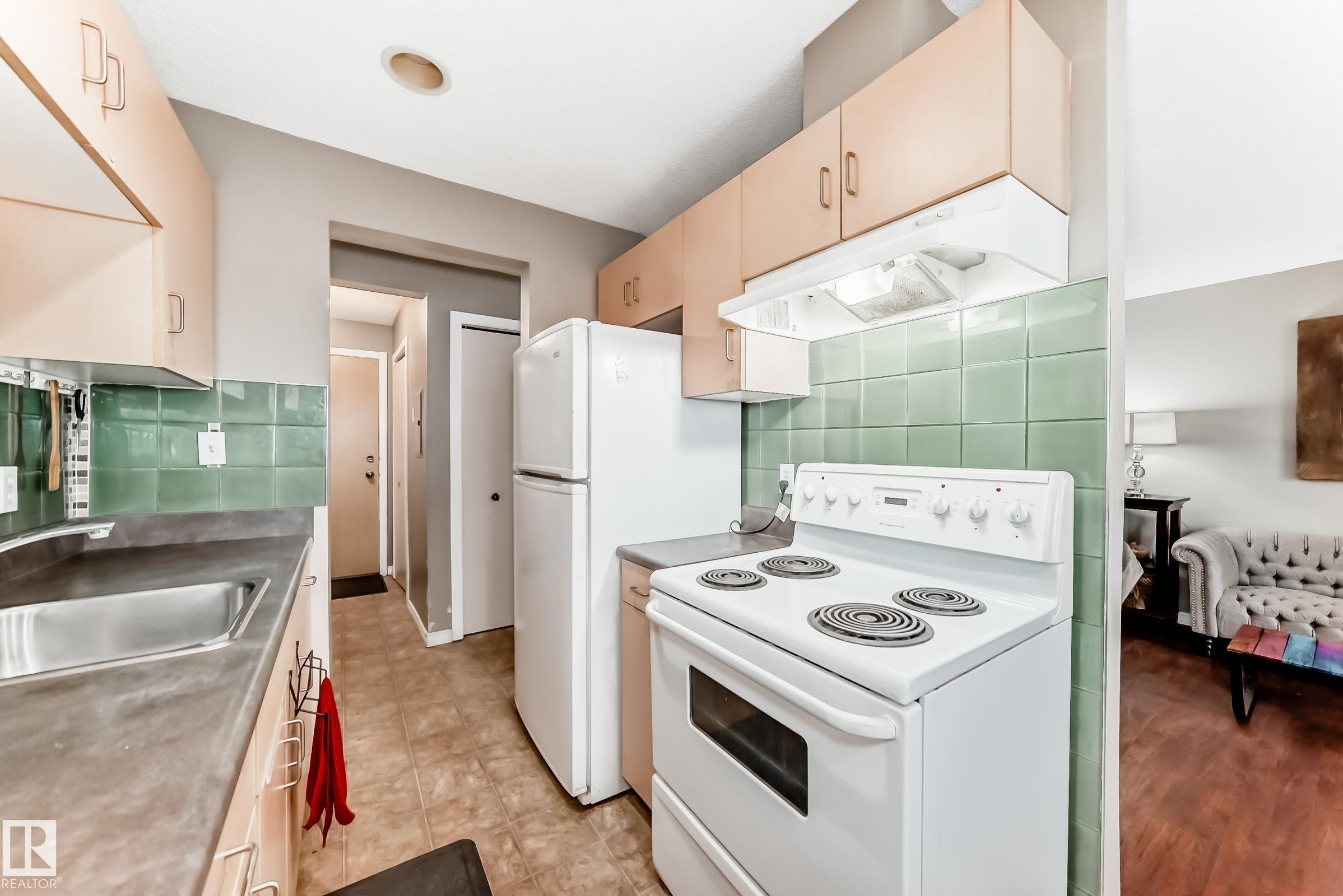 Photo 3 at 305 - 12710 127 Street NW, Athlone, Edmonton