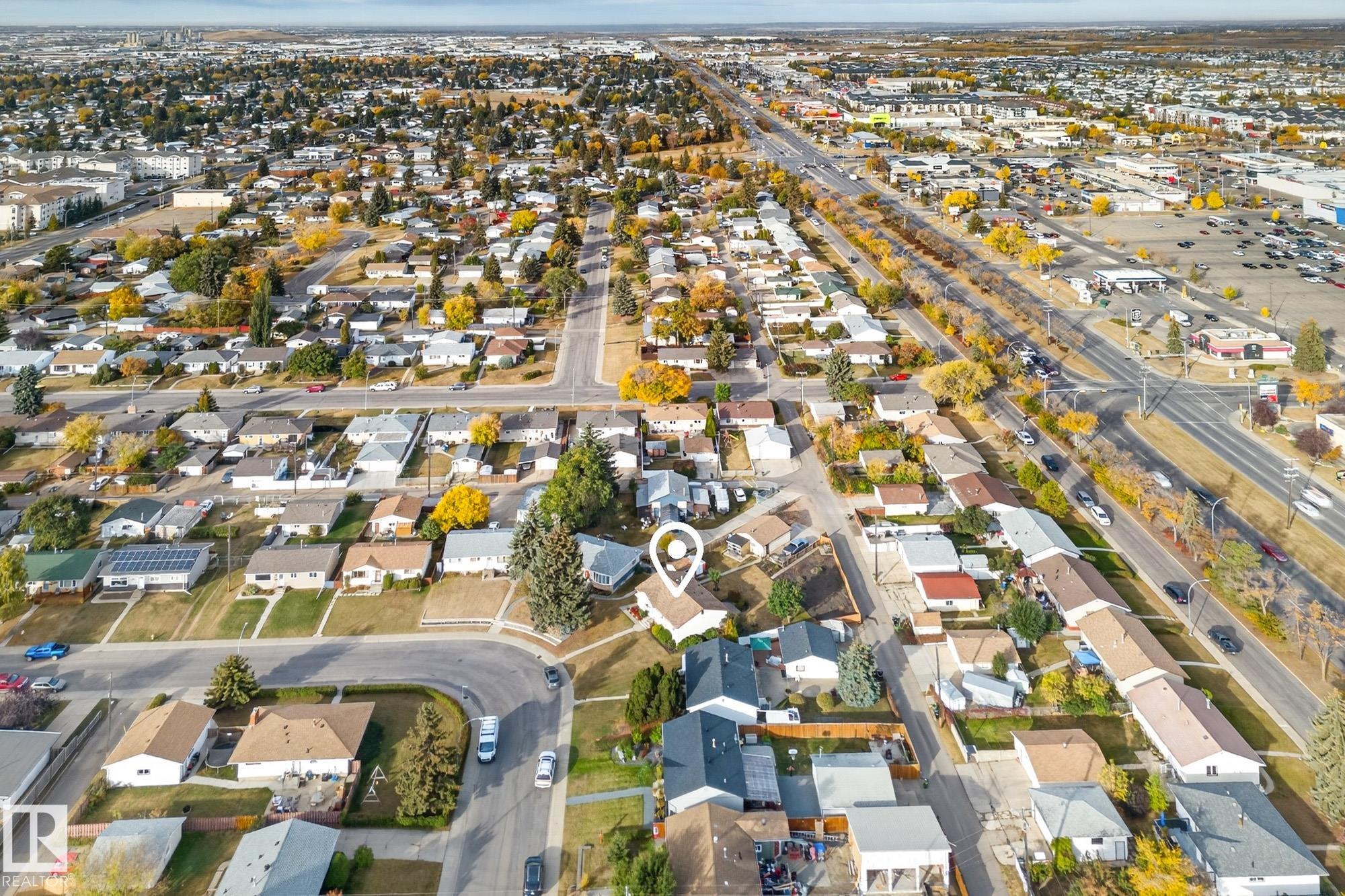 Photo 13 at 12236 136 Avenue NW, Kensington, Edmonton