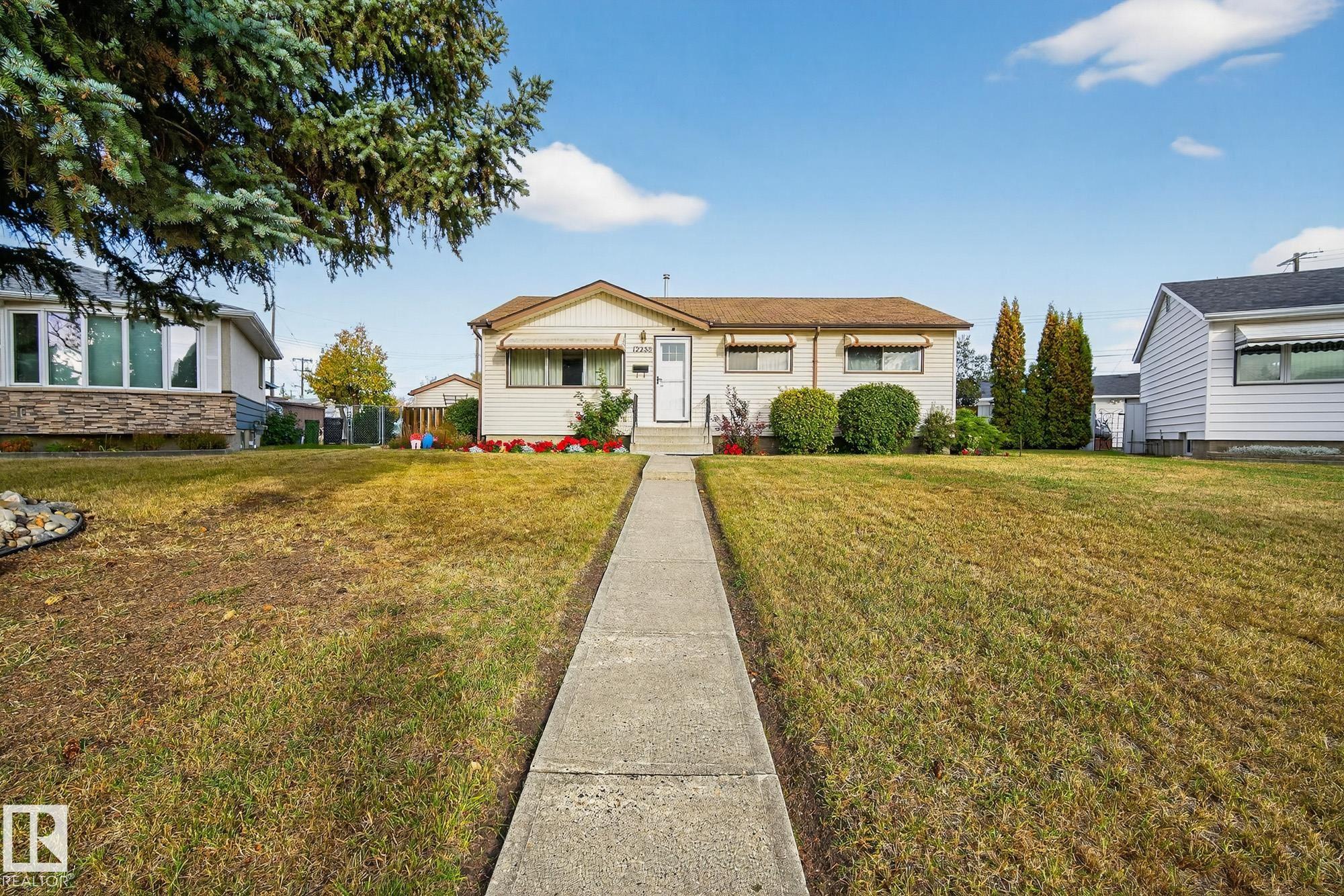 Photo 3 at 12236 136 Avenue NW, Kensington, Edmonton