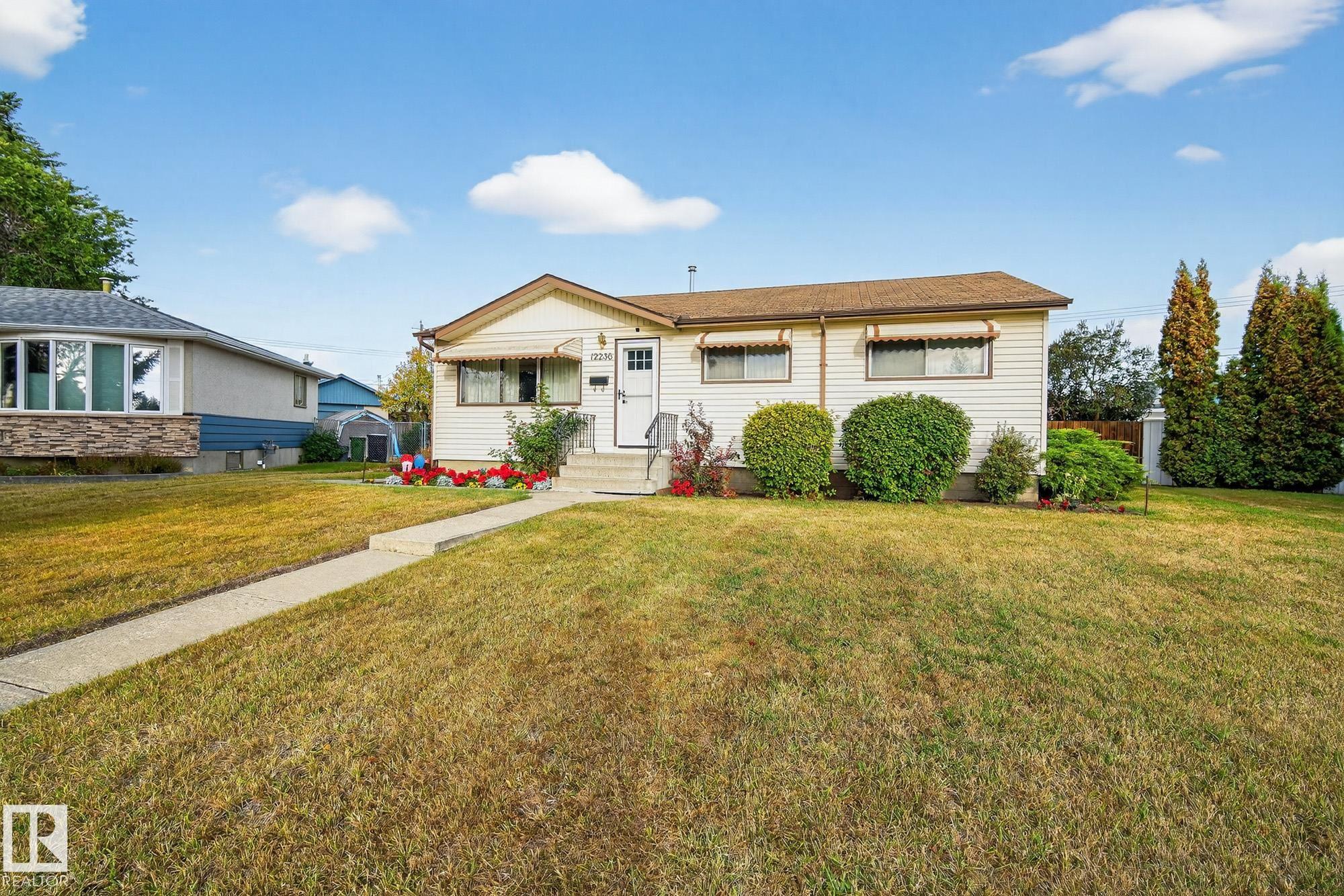 Photo 4 at 12236 136 Avenue NW, Kensington, Edmonton