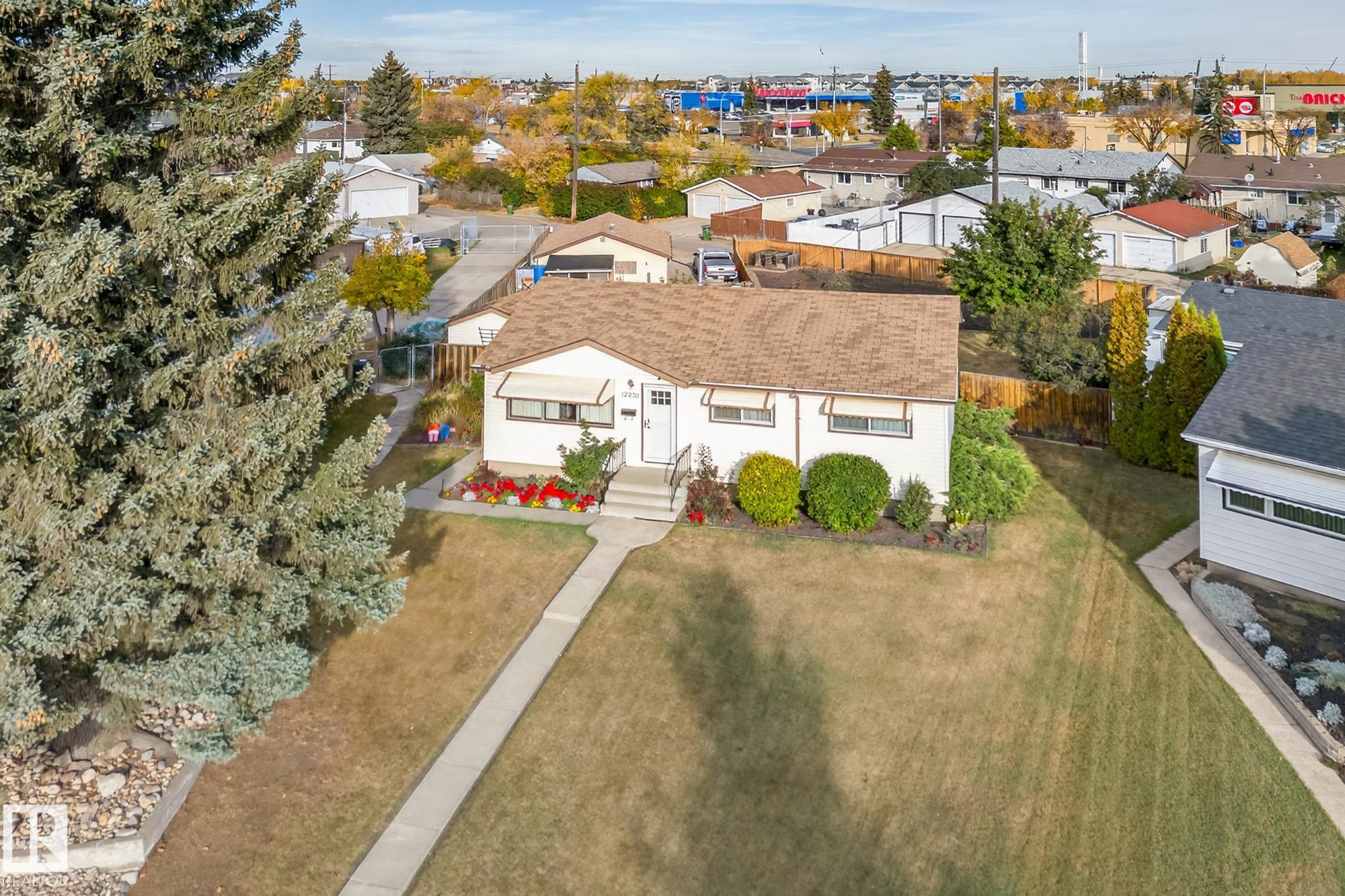 Photo 5 at 12236 136 Avenue NW, Kensington, Edmonton
