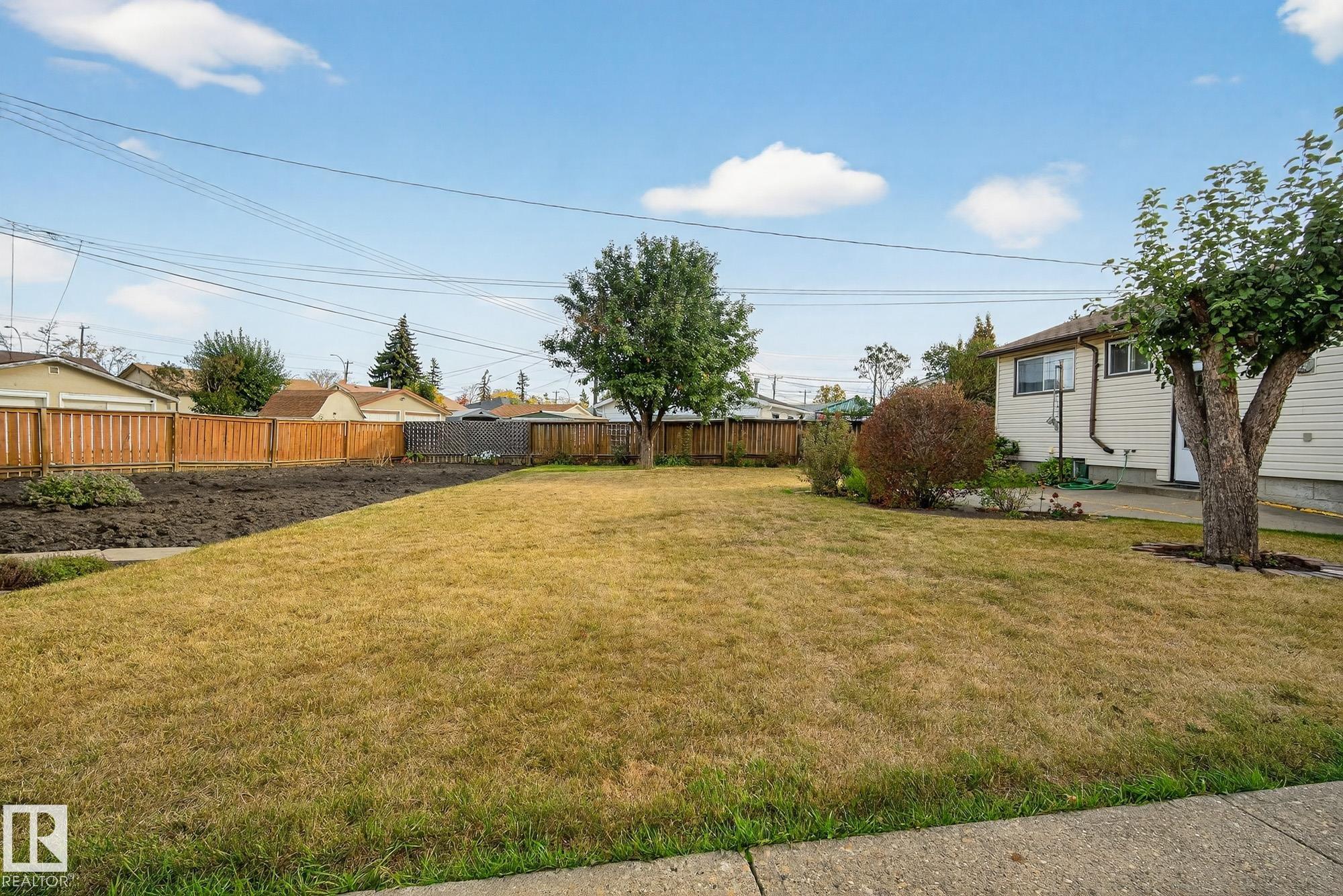 Photo 10 at 12236 136 Avenue NW, Kensington, Edmonton