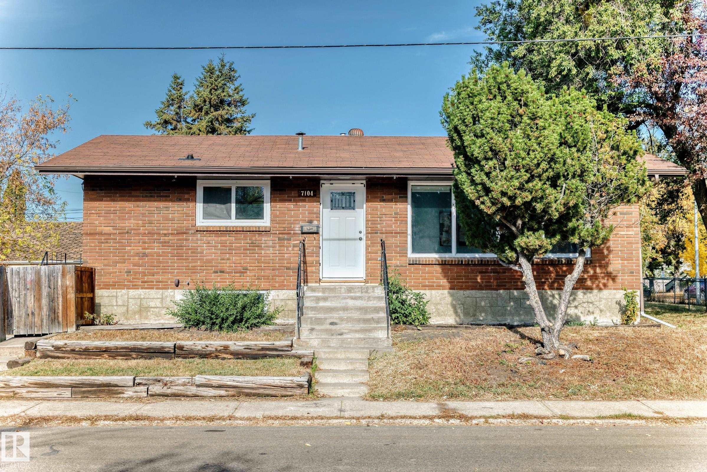 Photo 2 at 7104 129 Avenue NW, Balwin, Edmonton