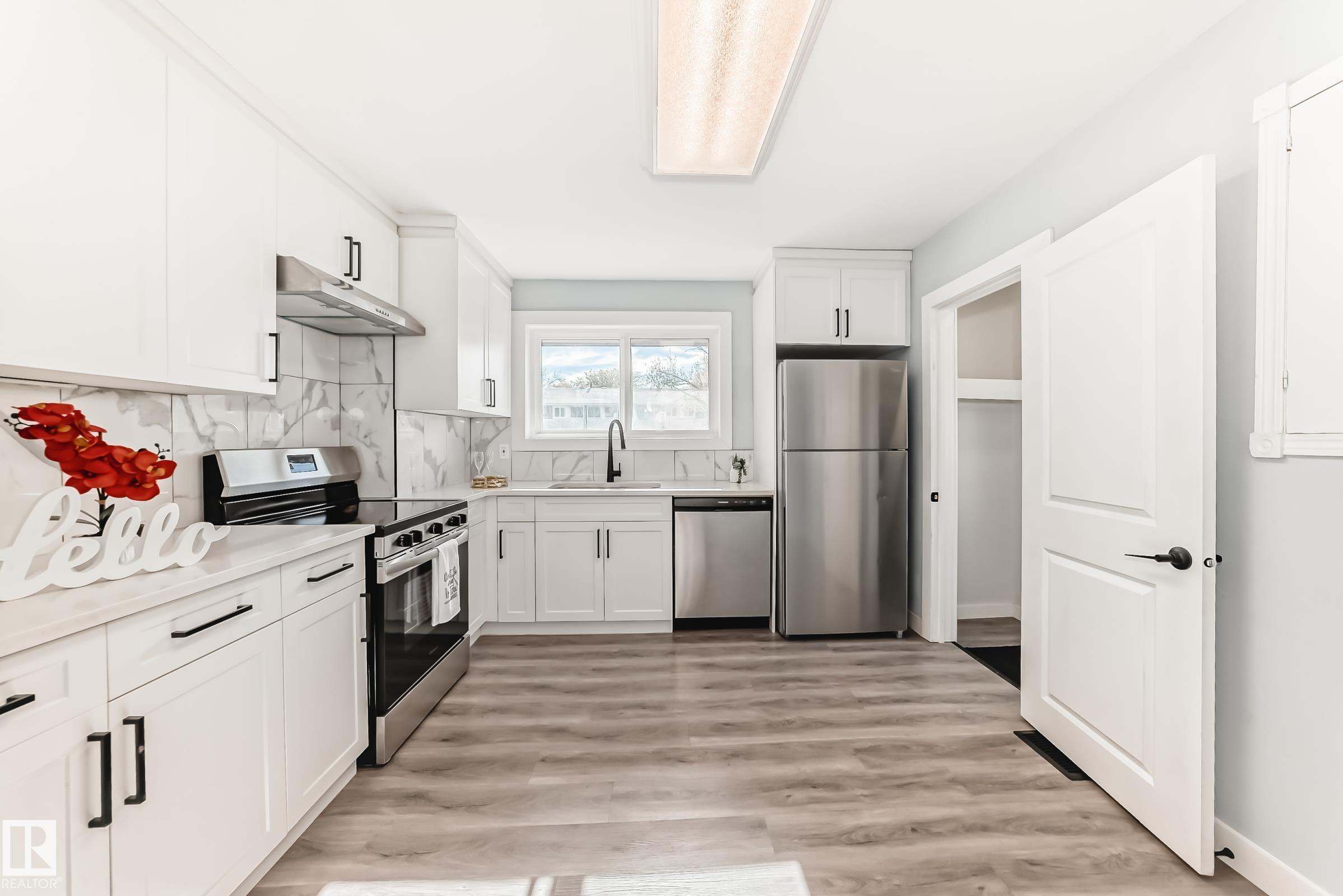 Photo 11 at 7104 129 Avenue NW, Balwin, Edmonton