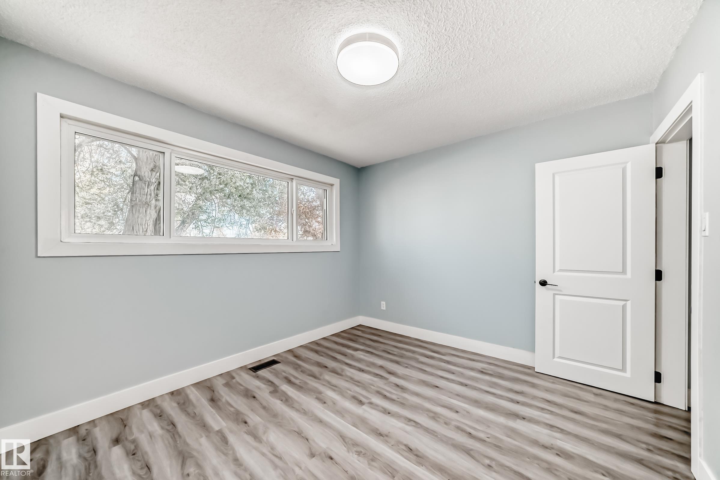 Photo 19 at 7104 129 Avenue NW, Balwin, Edmonton