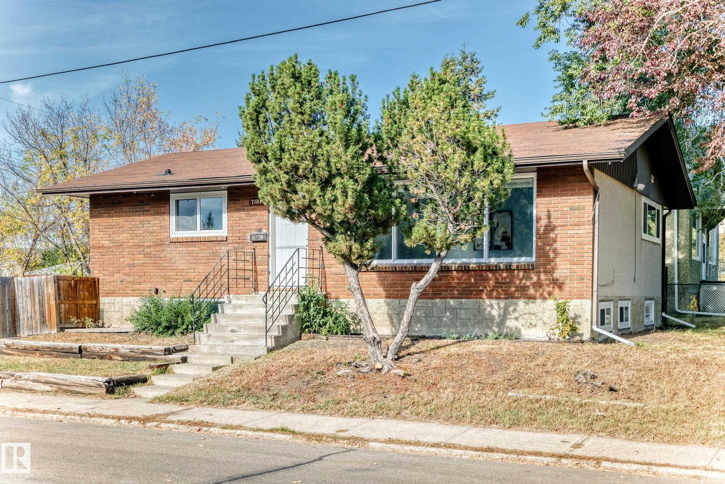 Photo 3 at 7104 129 Avenue NW, Balwin, Edmonton