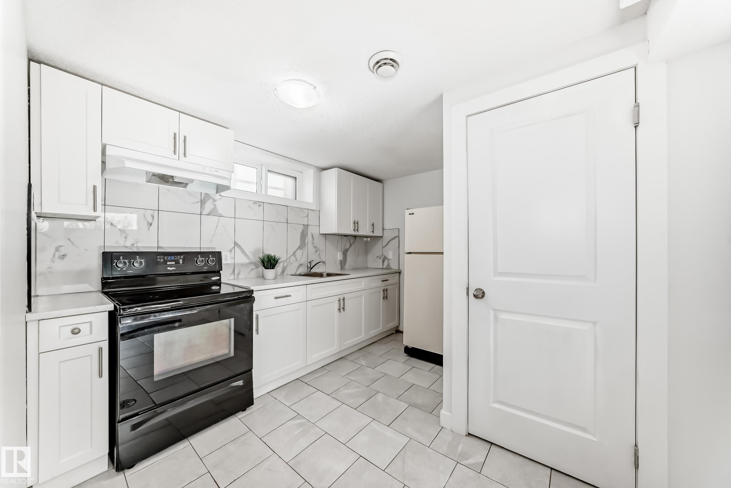 Photo 27 at 7104 129 Avenue NW, Balwin, Edmonton