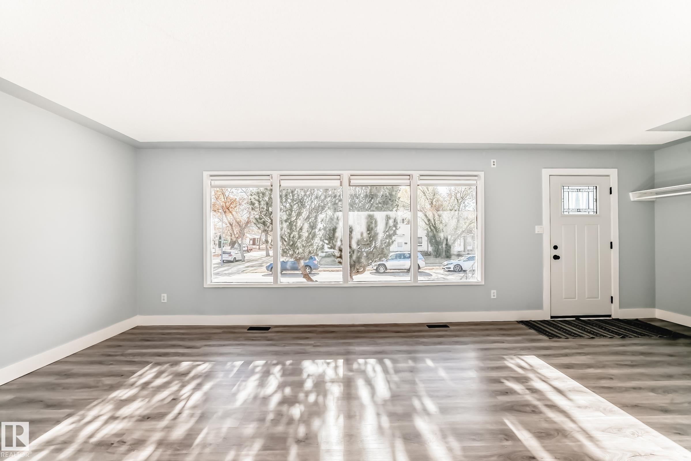 Photo 5 at 7104 129 Avenue NW, Balwin, Edmonton