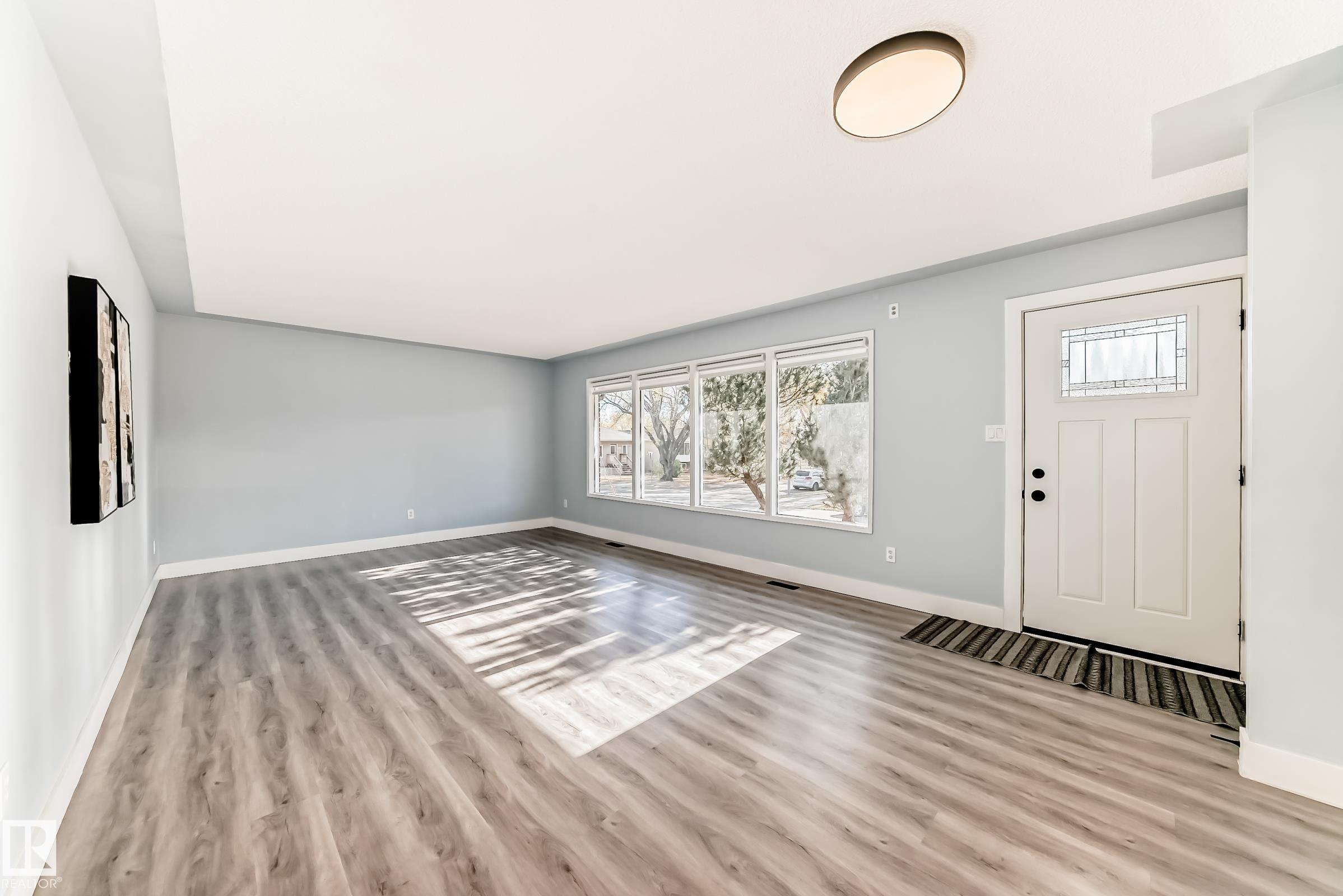 Photo 7 at 7104 129 Avenue NW, Balwin, Edmonton