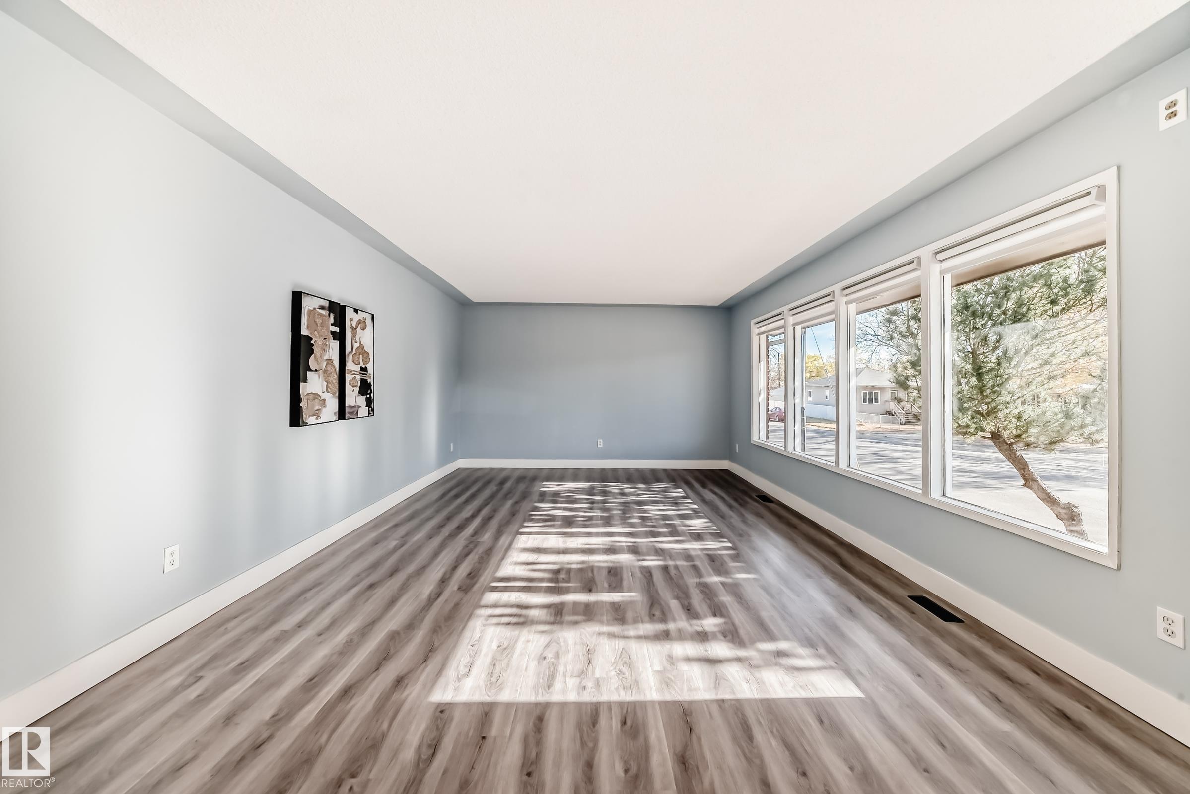 Photo 8 at 7104 129 Avenue NW, Balwin, Edmonton
