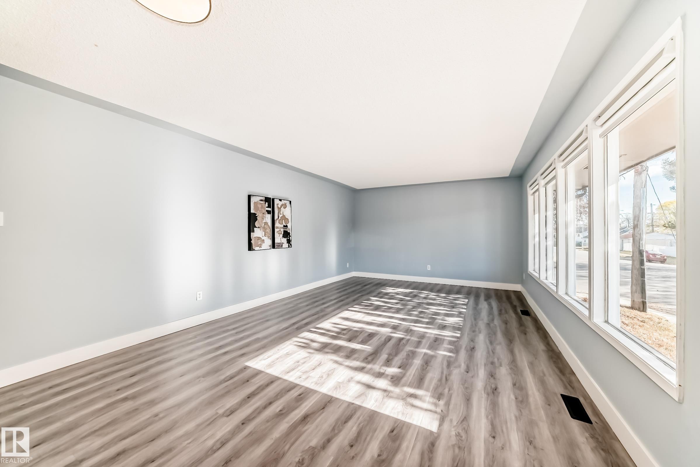 Photo 10 at 7104 129 Avenue NW, Balwin, Edmonton