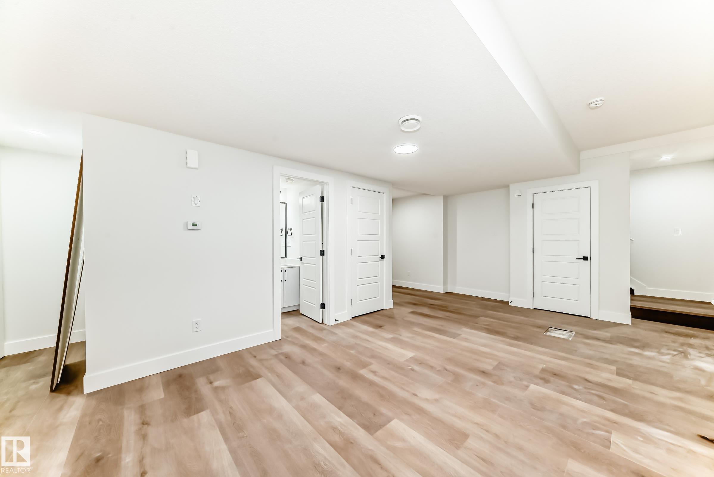 Photo 41 at 5024 67 Street, Eaglemont Heights, Beaumont