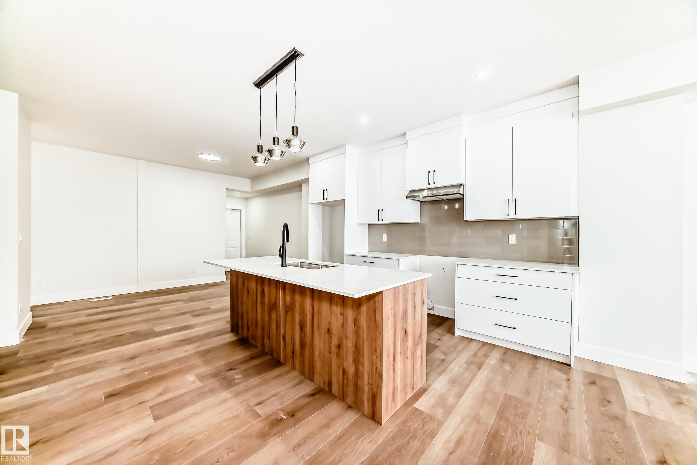 Photo 9 at 5024 67 Street, Eaglemont Heights, Beaumont