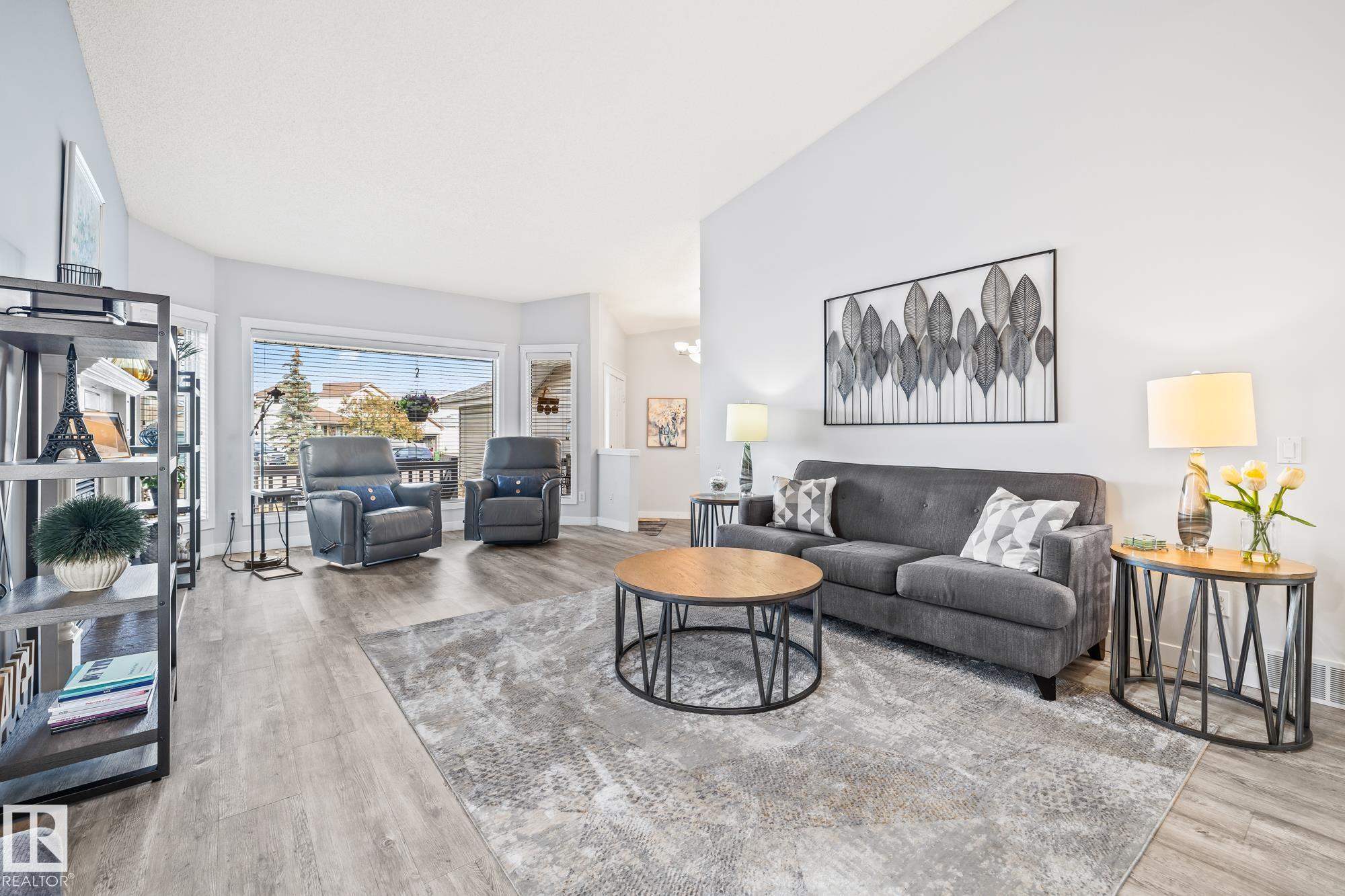 Photo 5 at 18931 89 Avenue NW, Belmead, Edmonton
