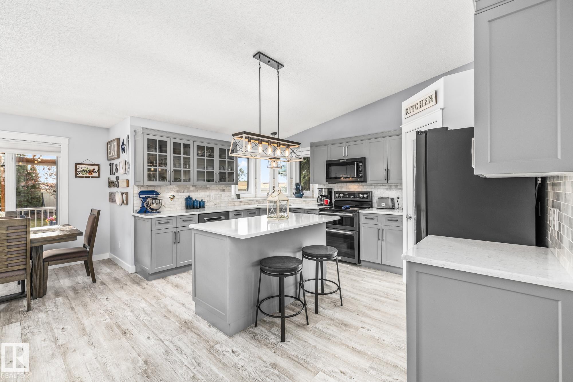 Photo 7 at 18931 89 Avenue NW, Belmead, Edmonton