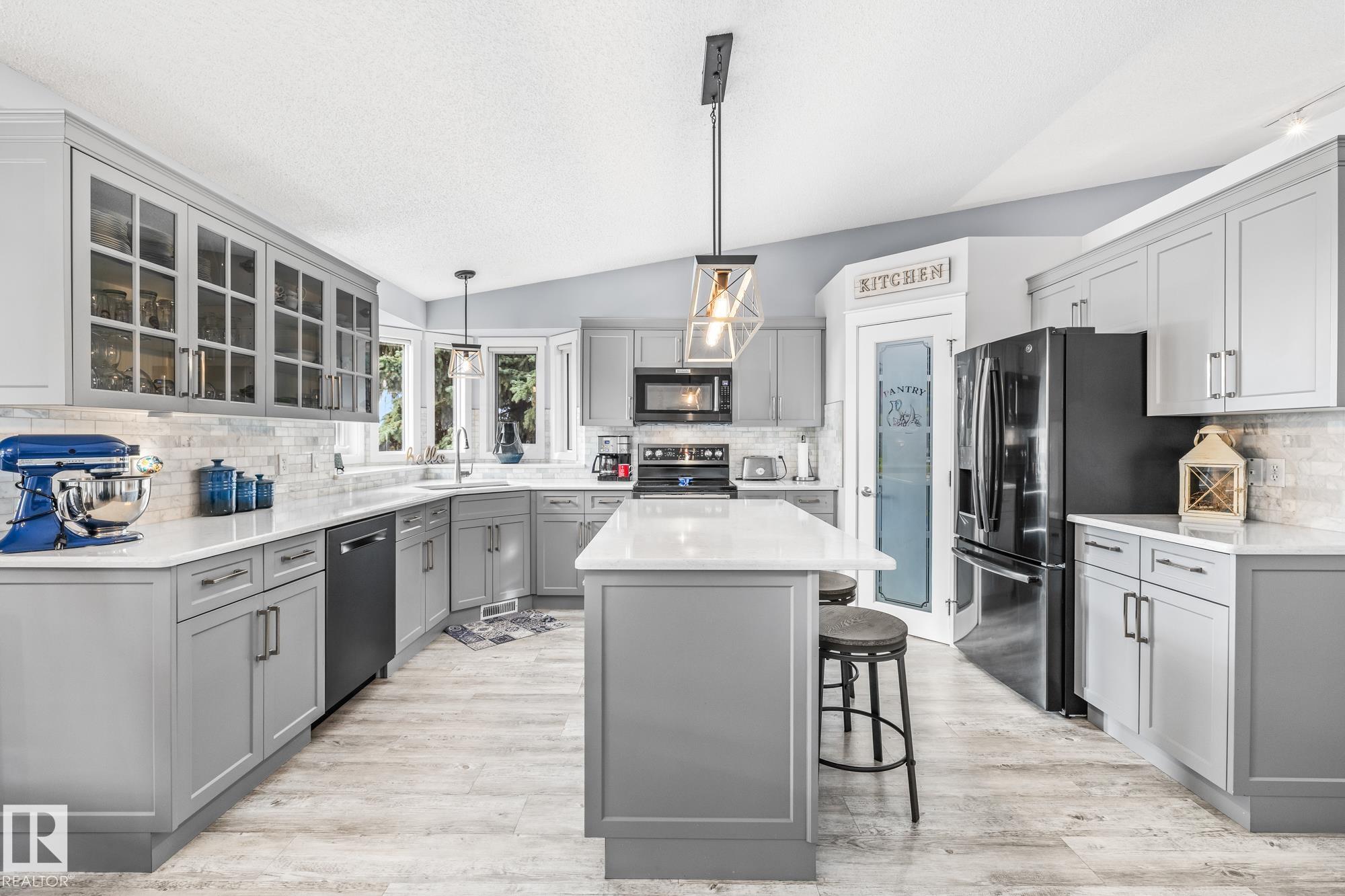 Photo 8 at 18931 89 Avenue NW, Belmead, Edmonton