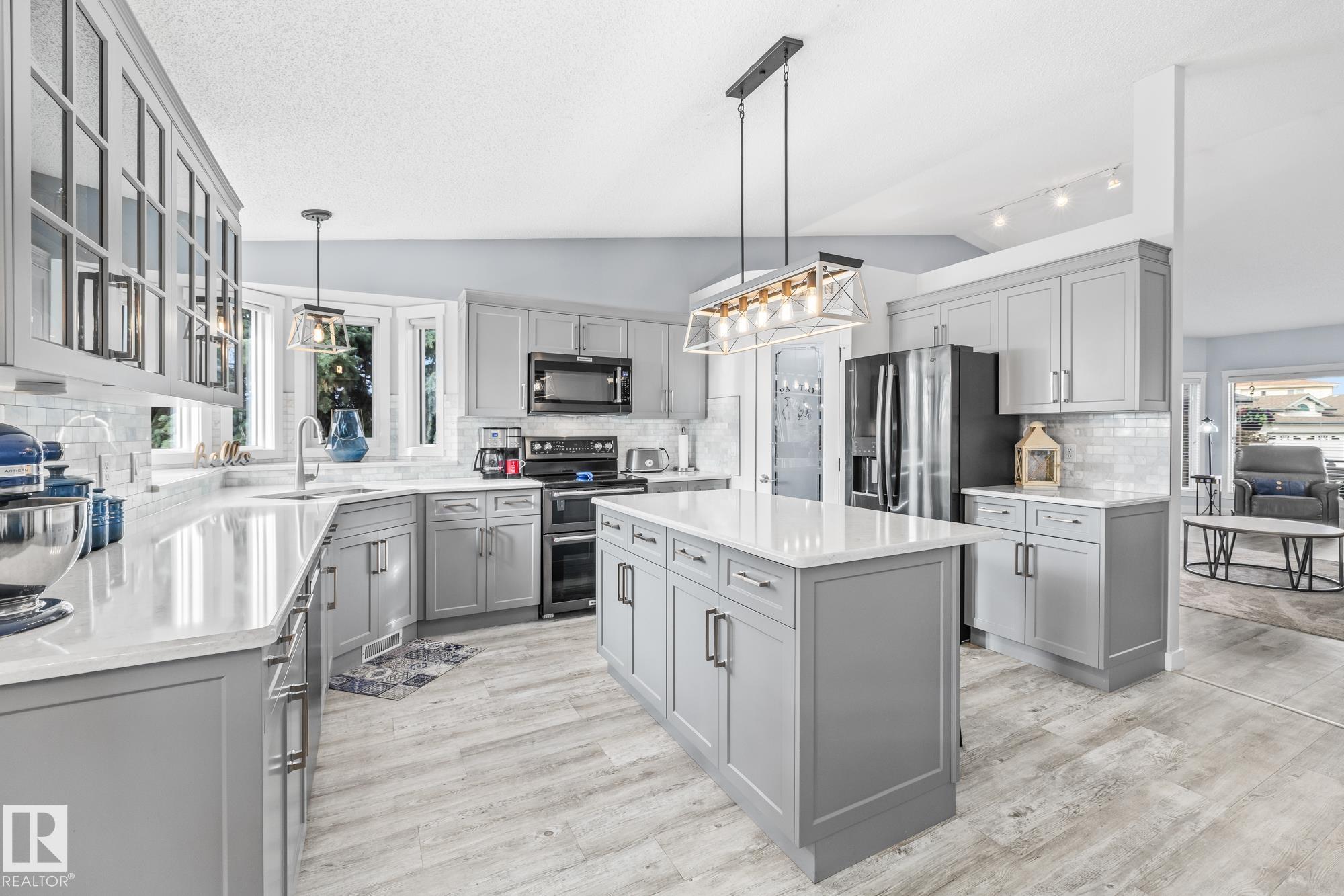 Photo 9 at 18931 89 Avenue NW, Belmead, Edmonton