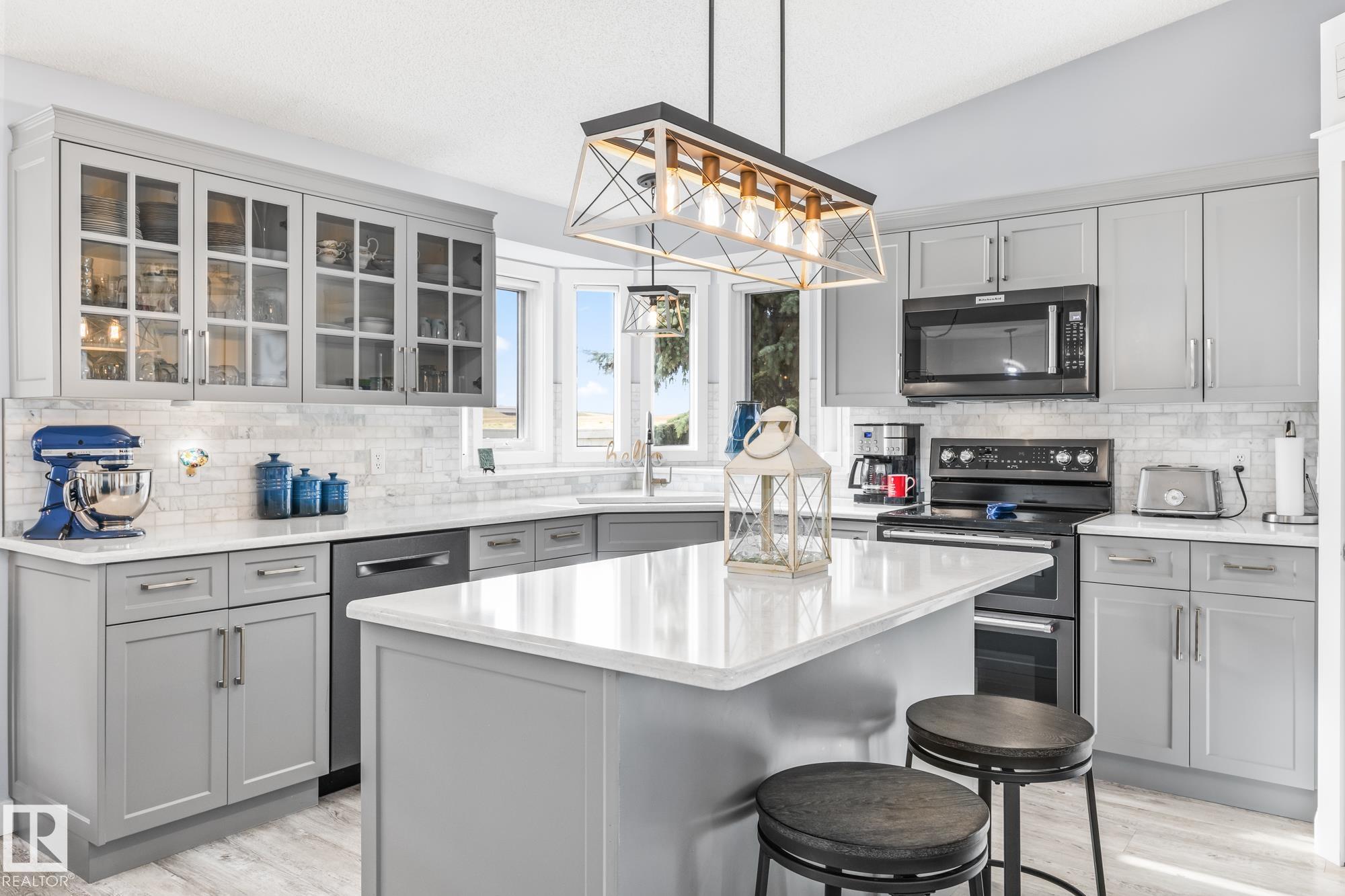 Photo 10 at 18931 89 Avenue NW, Belmead, Edmonton