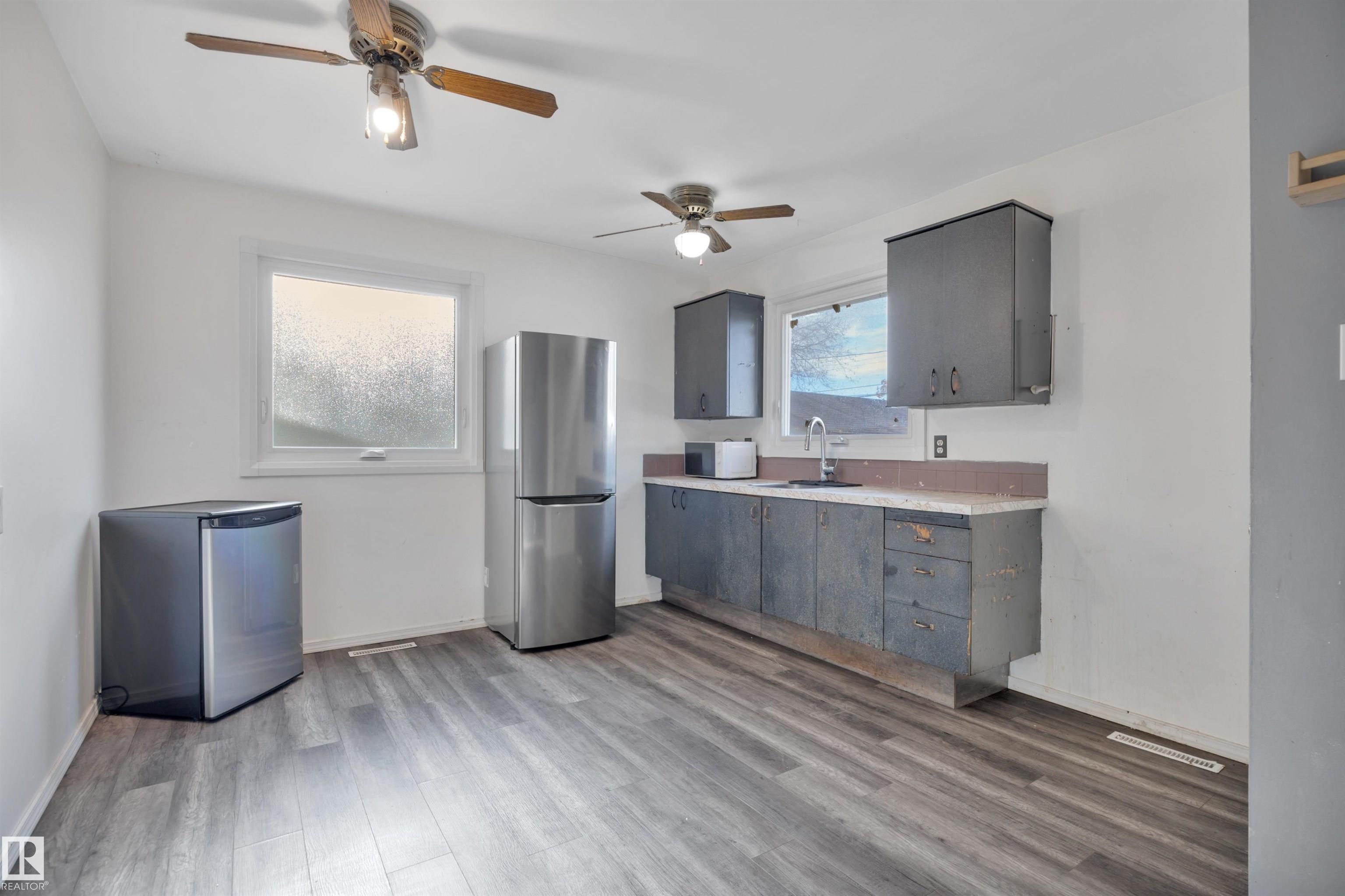 Photo 11 at 8328 165 Street NW, Elmwood, Edmonton