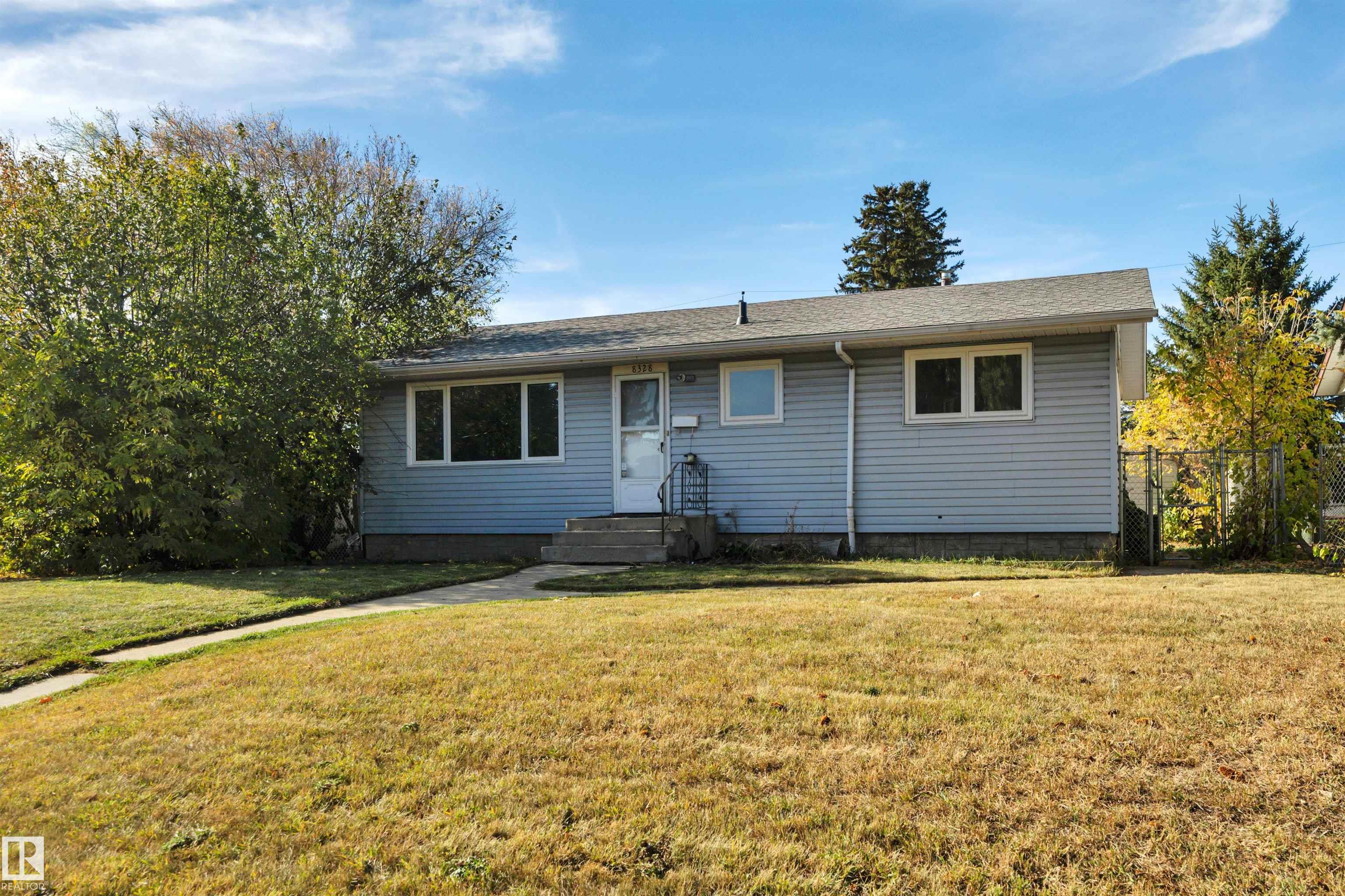 Photo 3 at 8328 165 Street NW, Elmwood, Edmonton